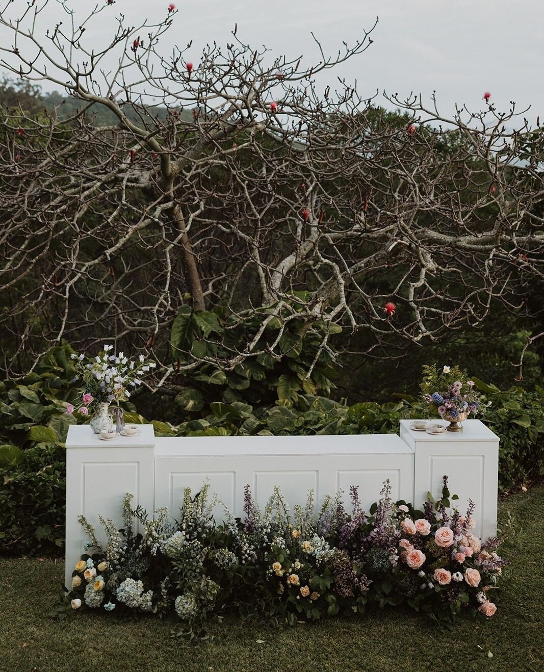 Our White Luxury Bar is a Must-Have for Your Wedding Day! 😍Being that the bar is usually the most popular spot at a reception. ⁠
Elevate your celebration with this luxurious addition that both you and your guests will adore!⁠
⁠
Vendor Love💕⁠
Photog