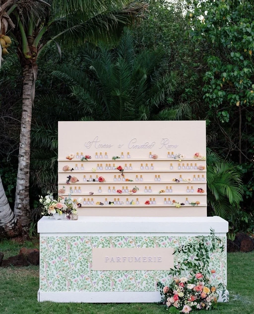 POV: You rent our white bar front and your coordinator takes it next level 😍✨ Custom look, without the custom build; but yes, we do offer customizable bars too 👀🎨 ⁠
⁠
Featuring our Custom Escort Wall + White Bar Front with Wallpaper + Custom sign 