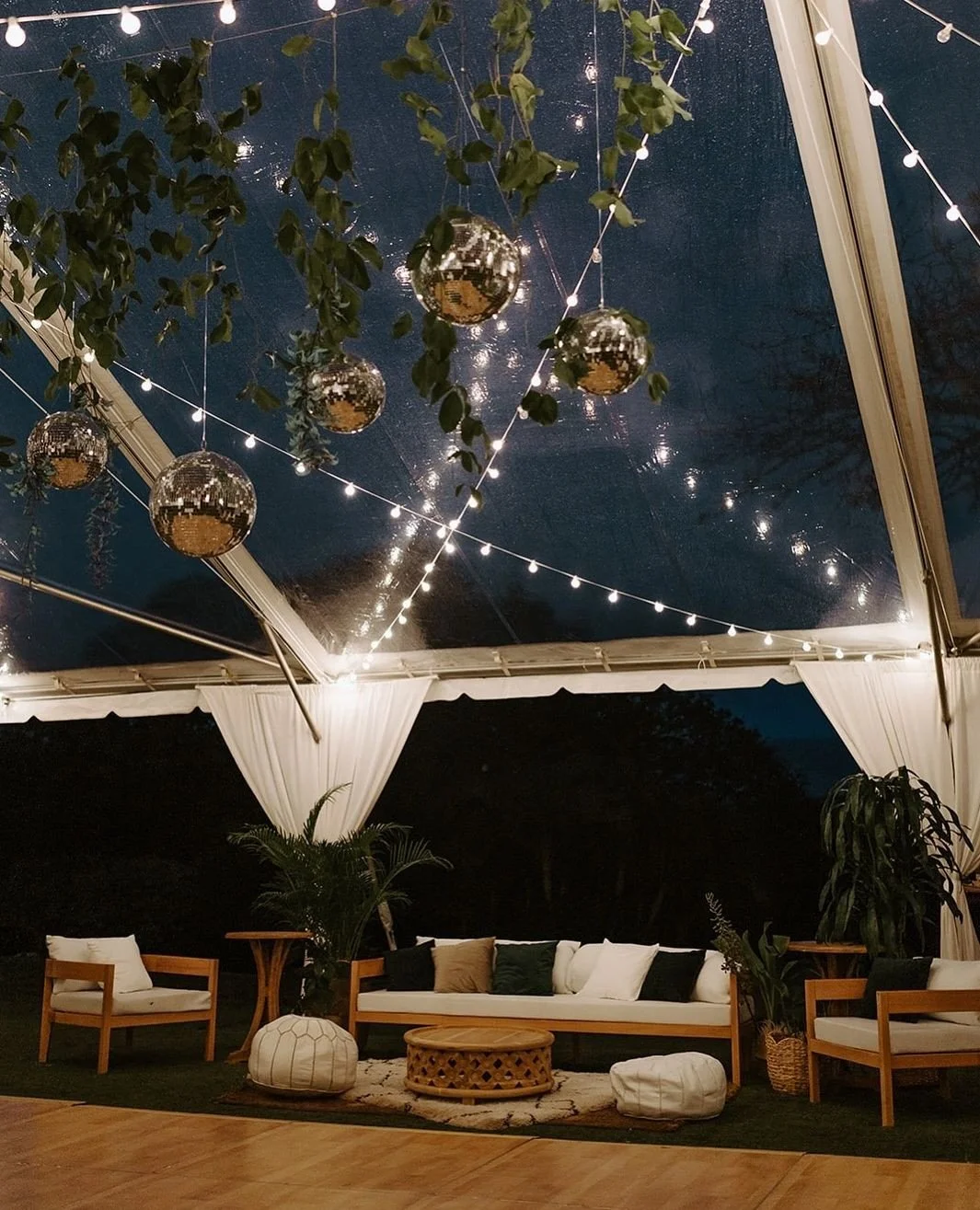 Our iconic Shorline Lounge 🤩🤭How would you style this beautiful set?⁠
.⁠
.⁠
.⁠
⁠
Vendor Love💕⁠
Planning/Design: @forthegoodevents⁠
Venue: @kualoaranchweddings ⁠
Photo: @momentsbymoriel⁠
Video: @sophiaroud⁠
Florals: @meidayhawaii⁠
Catering: @memoir