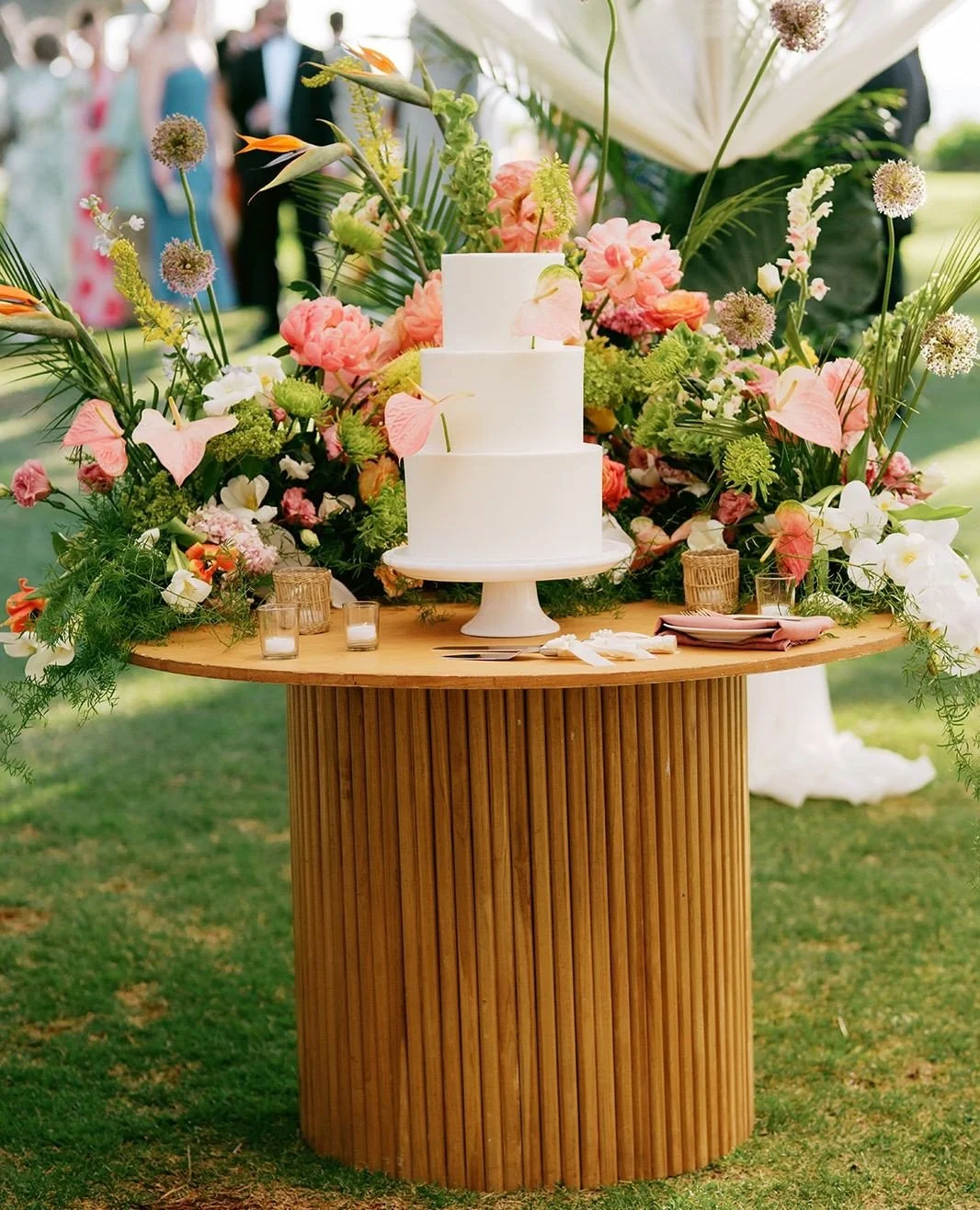 ⁠
Sculpted and sophisticated, our Ribbed Cocktail Tables bring style to every corner of your celebration. Perfect for reception drinks, a cake display, or that statement floral moment. Versatile never looked so good. ✨⁠
.⁠
.⁠
.⁠
Vendor Love✨⁠
Photo: 