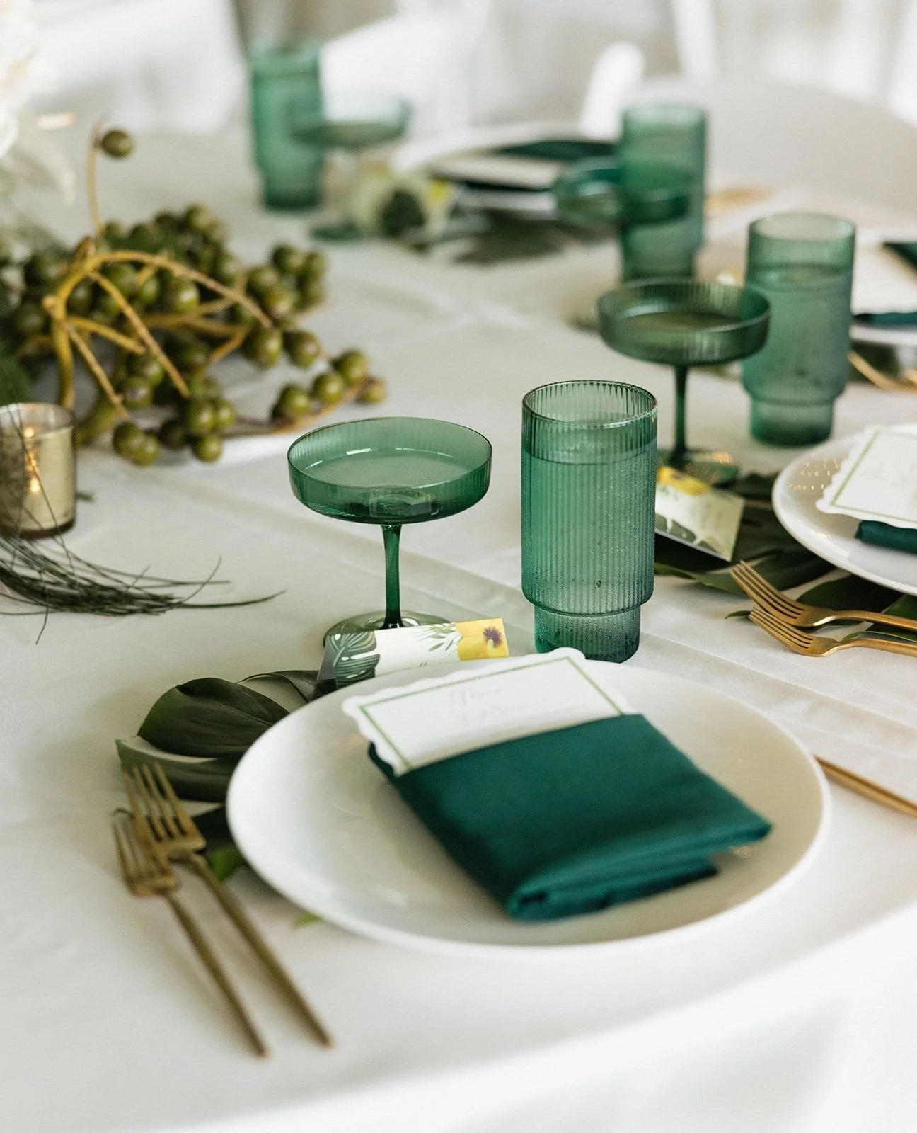 The tablescape sets the tone for your entire wedding day. 🌿✨⁠
Lush green tones, playful pops of gold, and ribbed glassware that catches the light just right&hellip;⁠
It&rsquo;s giving chic garden party dreams come to life. 💐💍⁠
Details matter. Let&