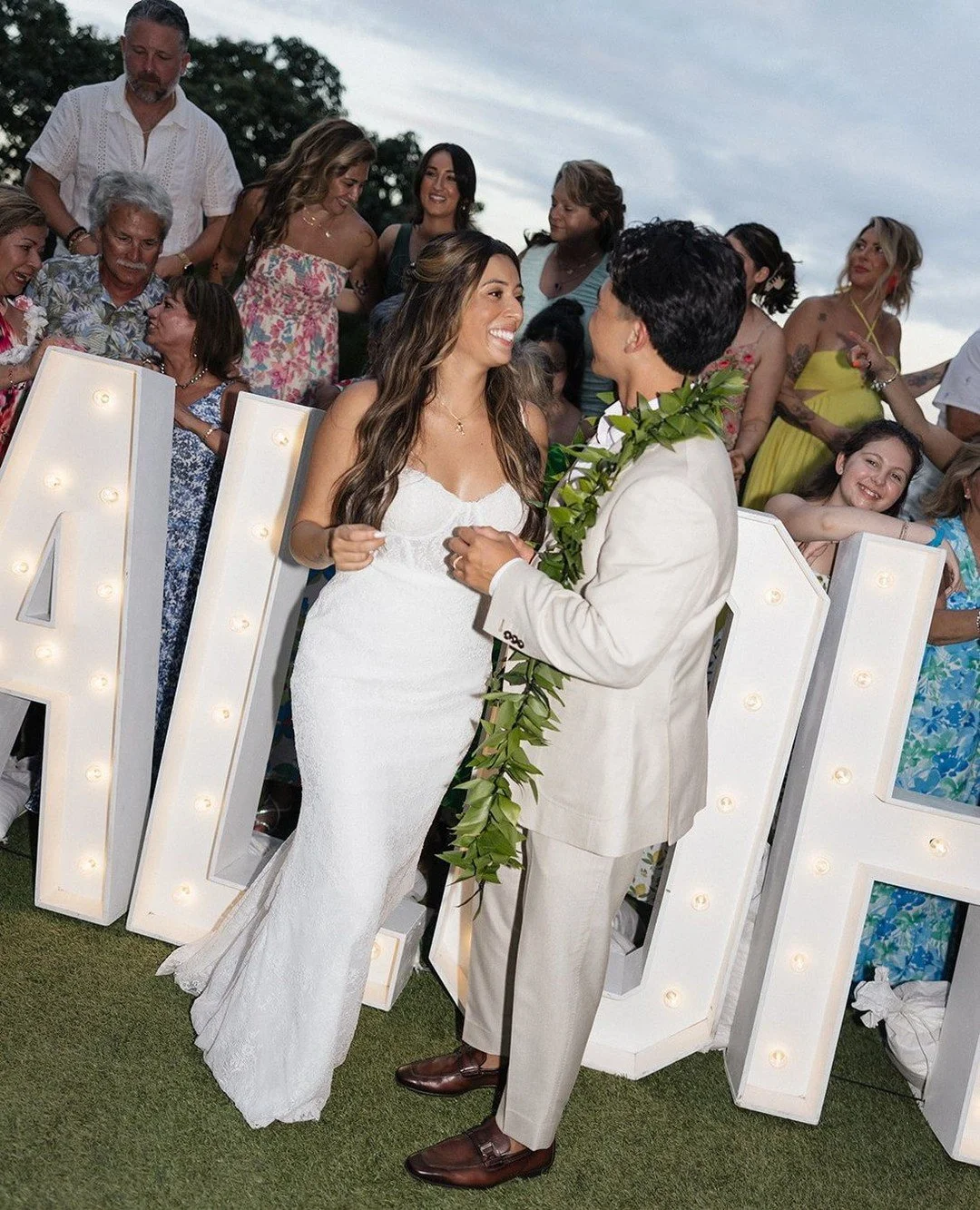 📸 Warning: Our ALOHA marquee may cause excessive smiling, cheering, and unforgettable photos. 🤩✨⁠
⁠
Featuring our &ldquo;Aloha&rdquo; Marquee letters⁠
⁠
Vendor Love✨ ⁠
Planning: @simplyflawlessweddings808⁠
Photo/video: @razzydrew_photovideo⁠
Venue: