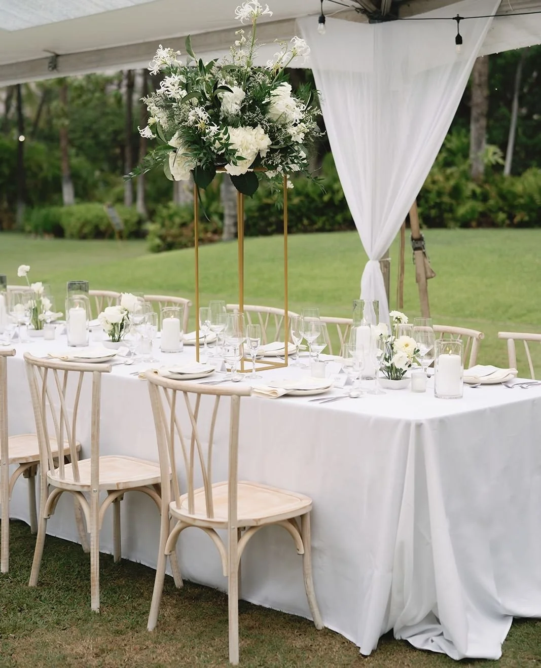 Just a little tablescape inspo to make your feed (and your wedding!) a bit prettier 💕 ⁠
⁠
Featuring: 10" Ivory Heirloom Dinner Plates , 8" Ivory Heirloom Salad Plates, Silver Flatware Sets, Water Goblets, Champagne Flutes, Wine Glasses, Na