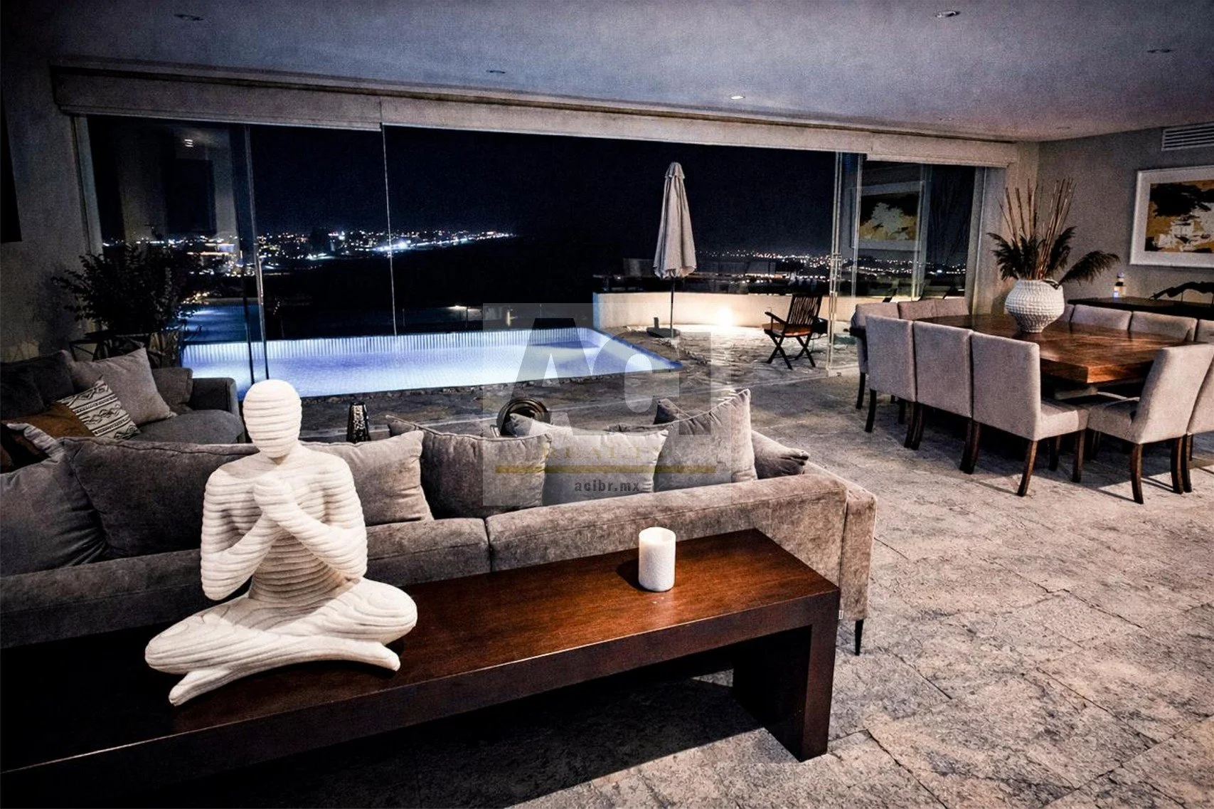 240 ACI Bienes Raíces Casa Real Diamante noche_4.jpg