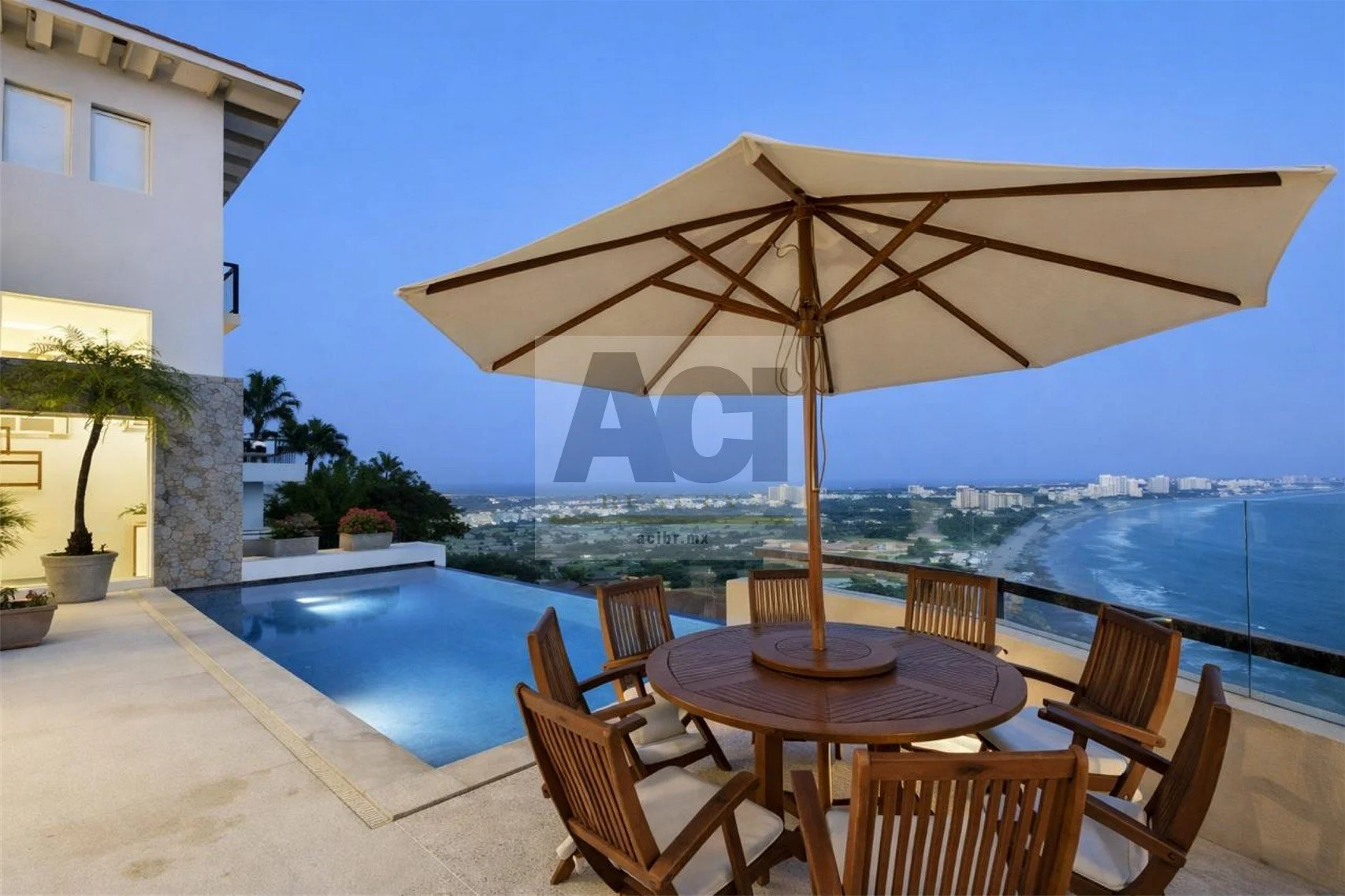 150 ACI Bienes Raíces Casa Real Diamante noche_7.jpg
