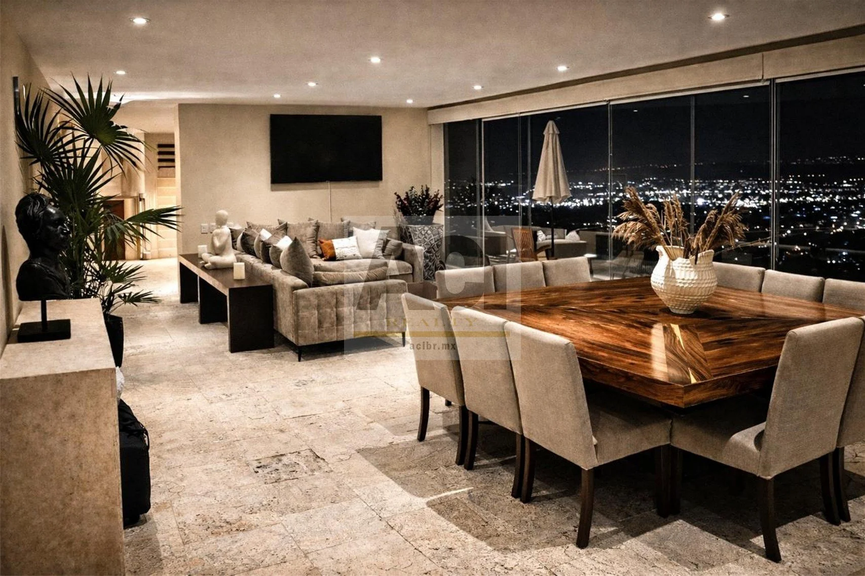 230 ACI Bienes Raíces Casa Real Diamante noche_3.jpg