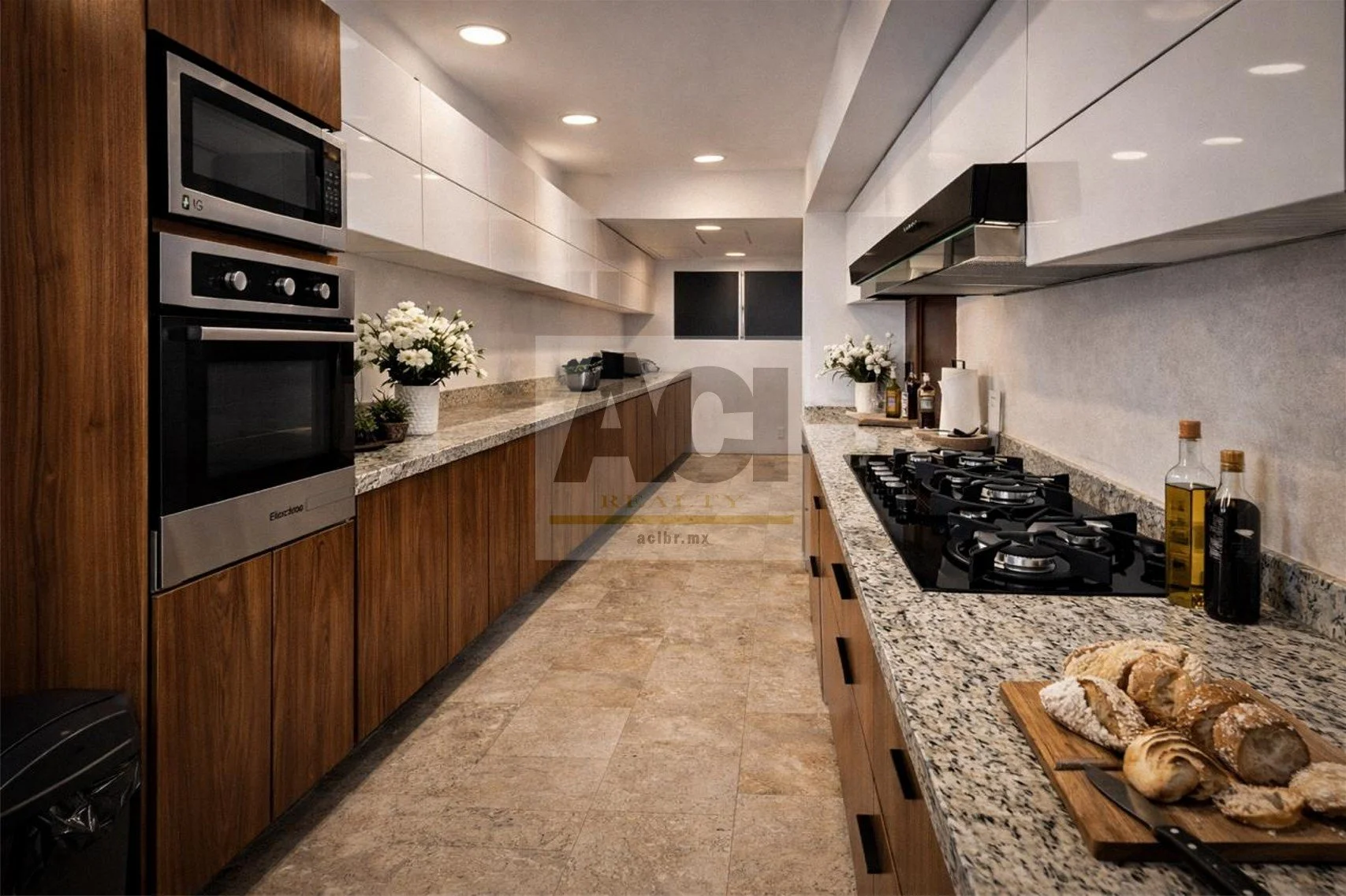 310 ACI Bienes Raíces Casa Real Diamante noche_1.jpg