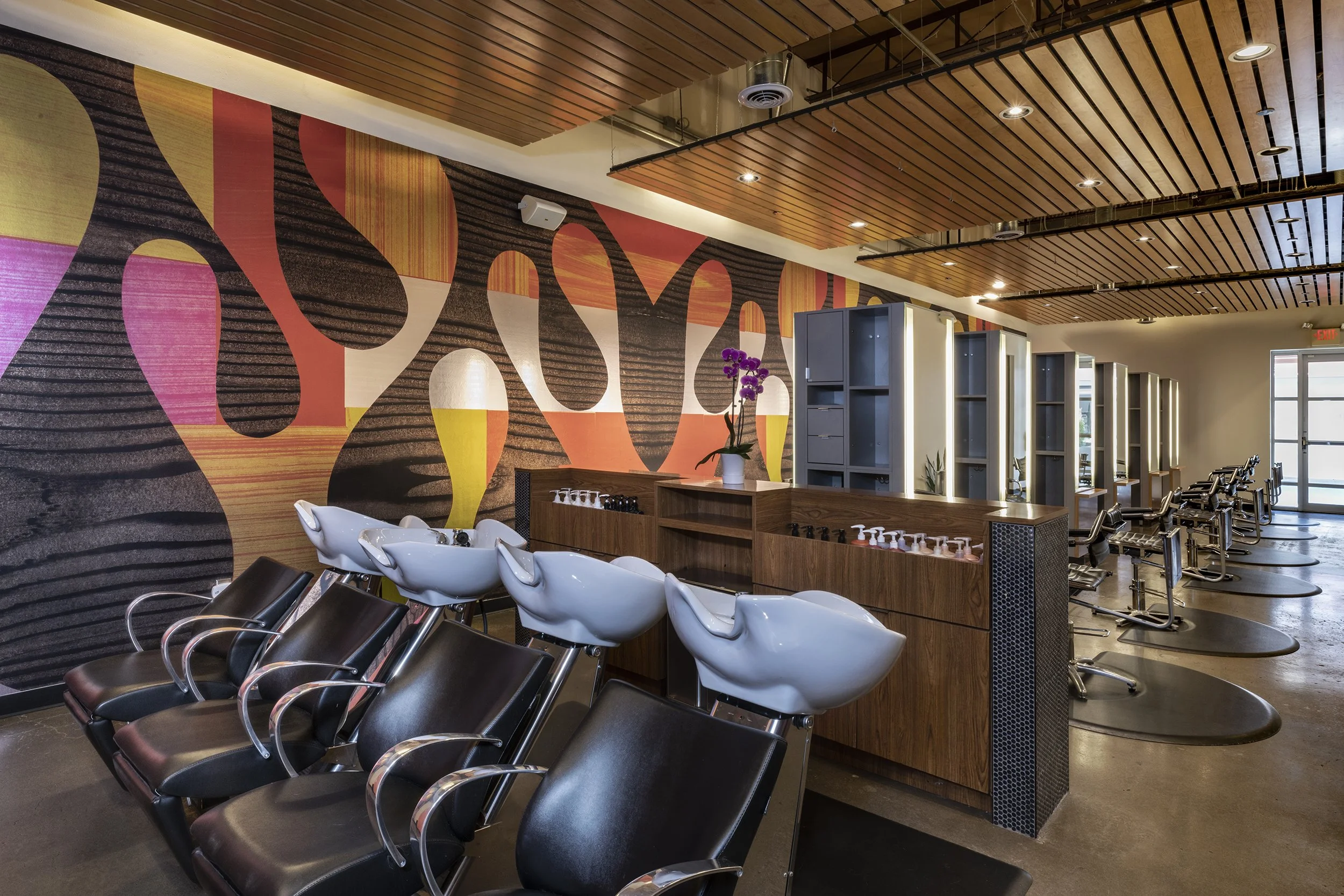 Relaxing shampoo and scalp massage area at bijin salon, designed for a premium guest experience.