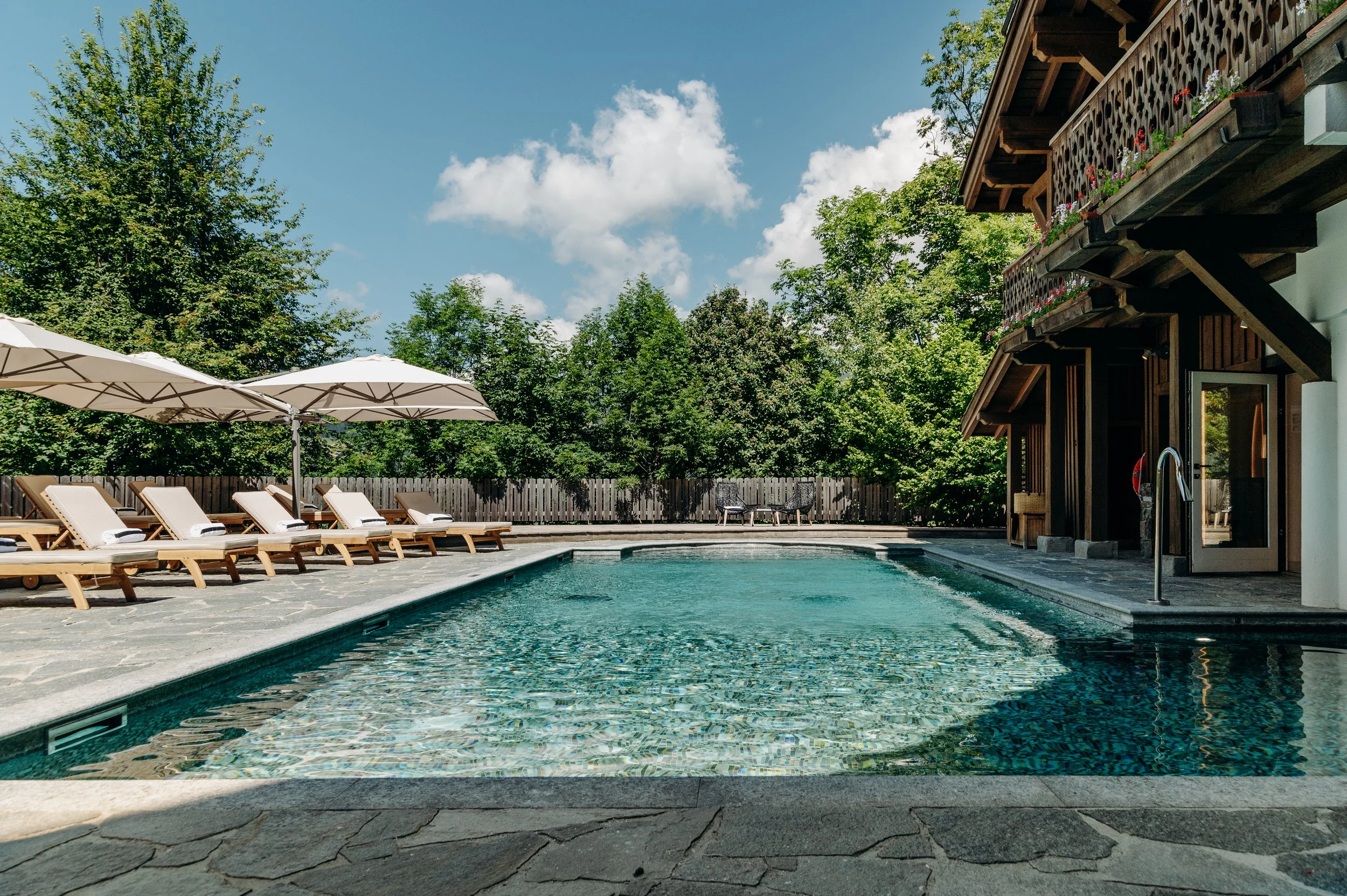 CHALETS_MONT_DARBOIS_HERITAGE_PISCINE_©LABON3 (7).jpg