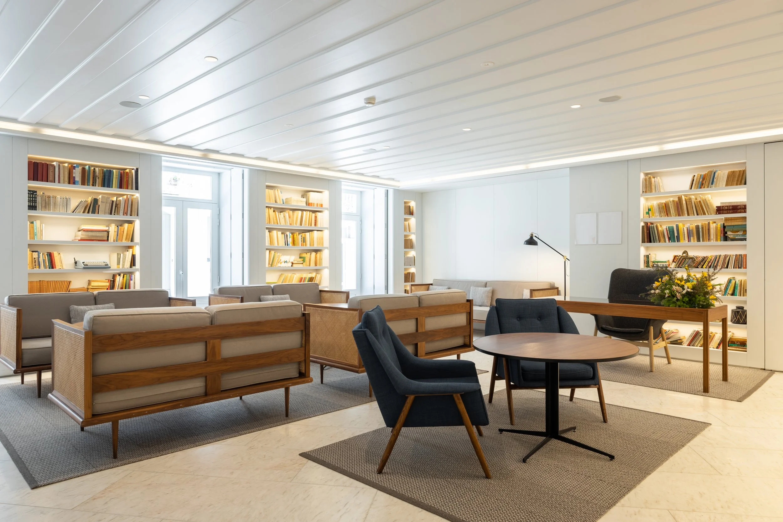 LIBRARY AT LISBOA PESSOA HOTEL vertu hotels