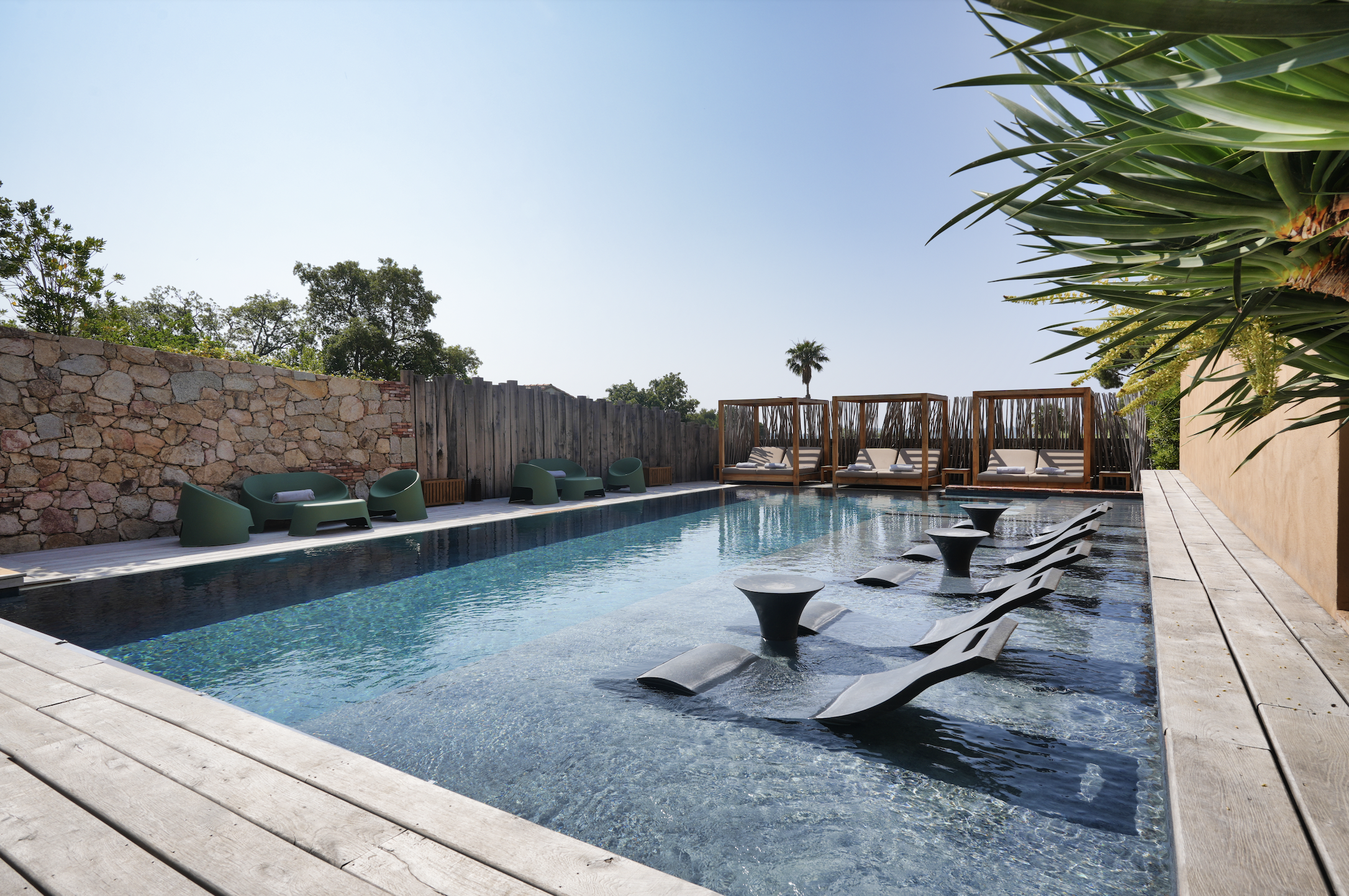 Les Regalia pool.png