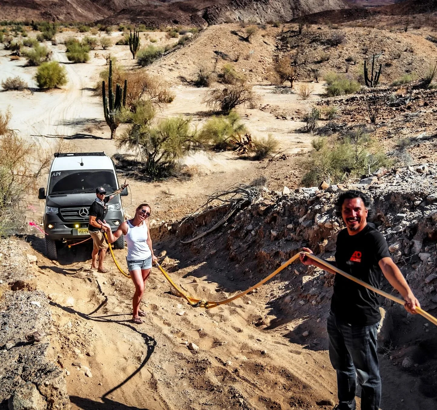 Team work getting @jerseyrootsvans up a baja trail obstacle. 💯 #LFG

@rad_z71 📸 SOT 3.1 #SOTBaja 

#bajacalifornia #baja500 #bajacaliforniasur #baja1000 #sprintercampervans #sprintervanlife #mercedessprintervan #mercedessprinter #vanlifestyle #vanl