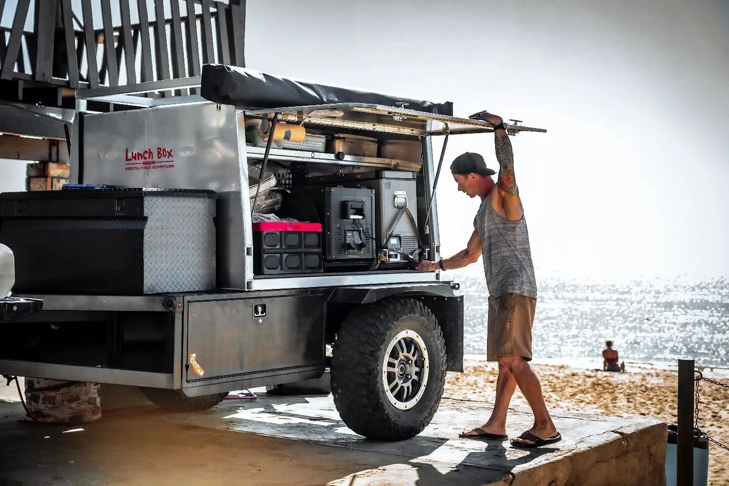 The magic @lunchbox.overland never disappoints at Sprinter Overland Trip. @chefstevenmary built this custom trailer to be the ultimate offroad kitchen. 1000+ meals and counting 🤘🏼

@rad_z71 📸 #SOTBaja

#campervan #campervanconversion #vanlifeproje