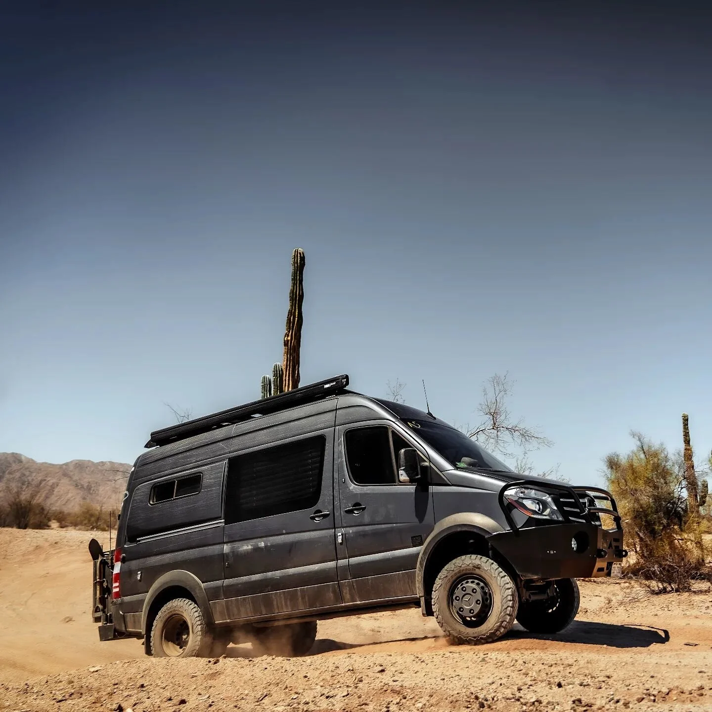 Future Super Single here. Just manifesting for @wherewewanderthewasteland 🤣

@rad_z71 📷 #sotbaja 

#sprintercampervans #sprinterconversion #sprinter4x4 #sprintervanlife #mercedessprintervan #mercedessprinter #4x4sprintervan #vanlifestyle #vanlifead