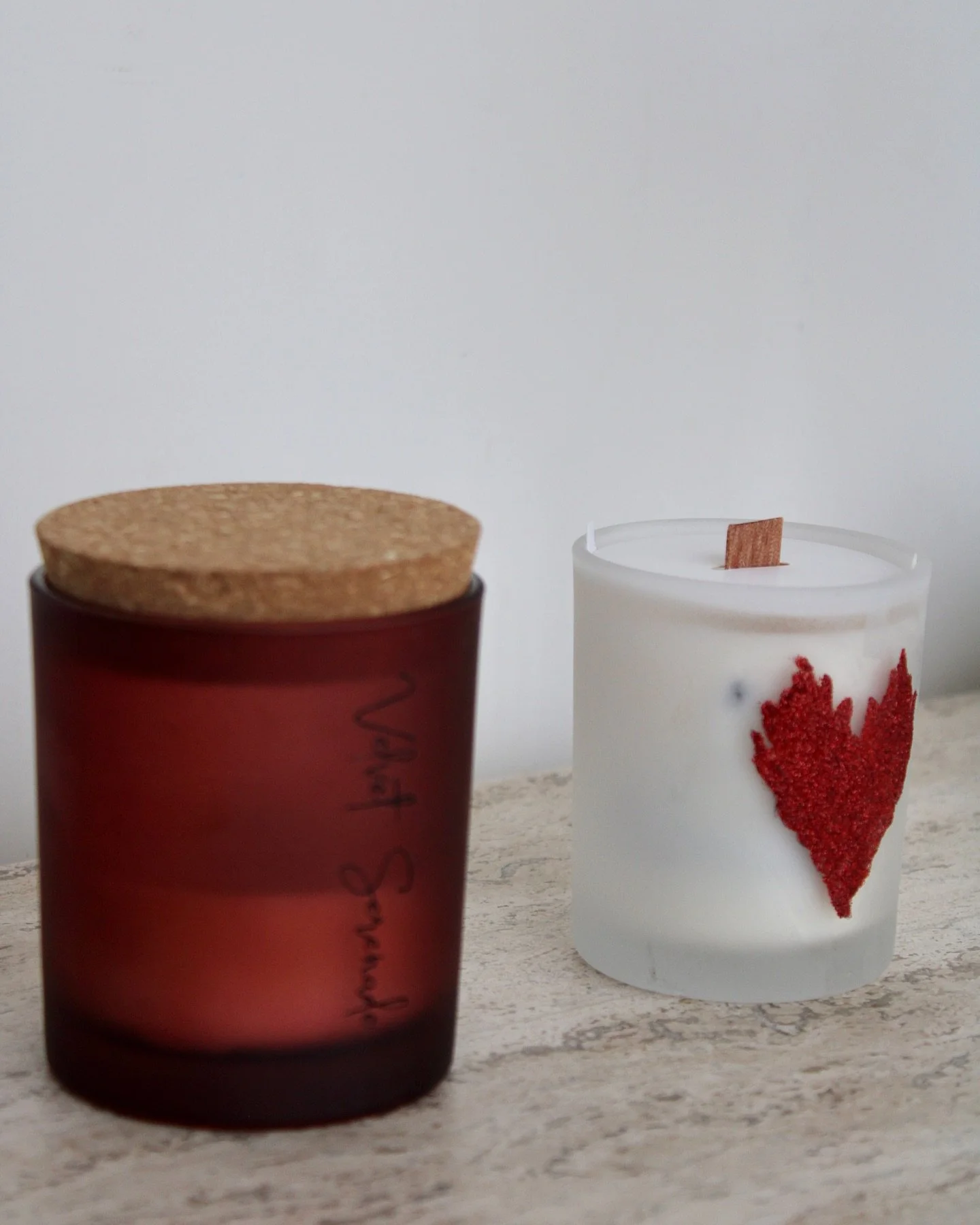 • Are you feeling bold or sultry today? 
 
🔥 Bold yet intimate, this scent strikes like a spark 
🥰 Sultry.. smooth, sweet and irresistibly seductive
#síanamadison #candles #velvetserenade #velvet #serenade #fiery #bold #soywax #soywaxc