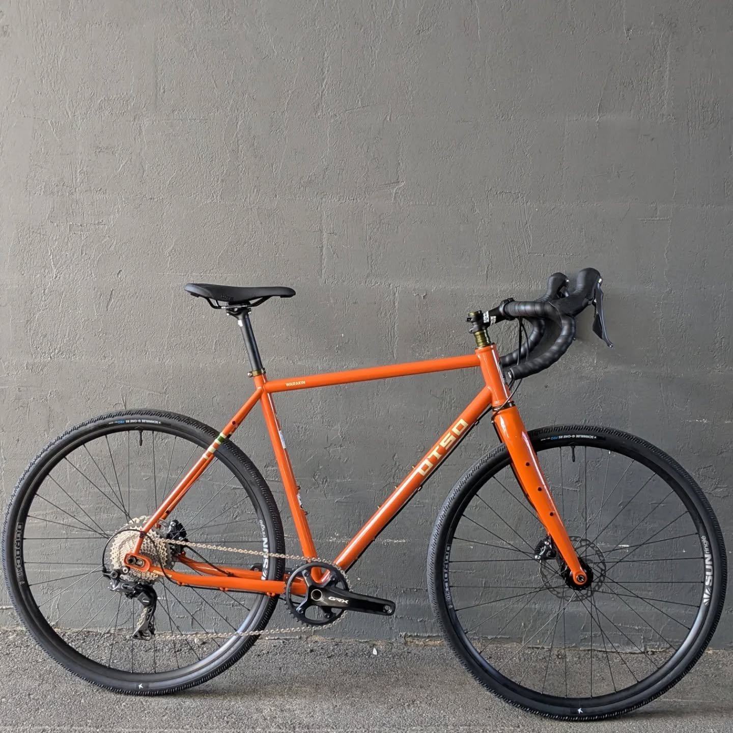 Tangerine &amp; olive on Sean's new Warakin. 
@otsocycles