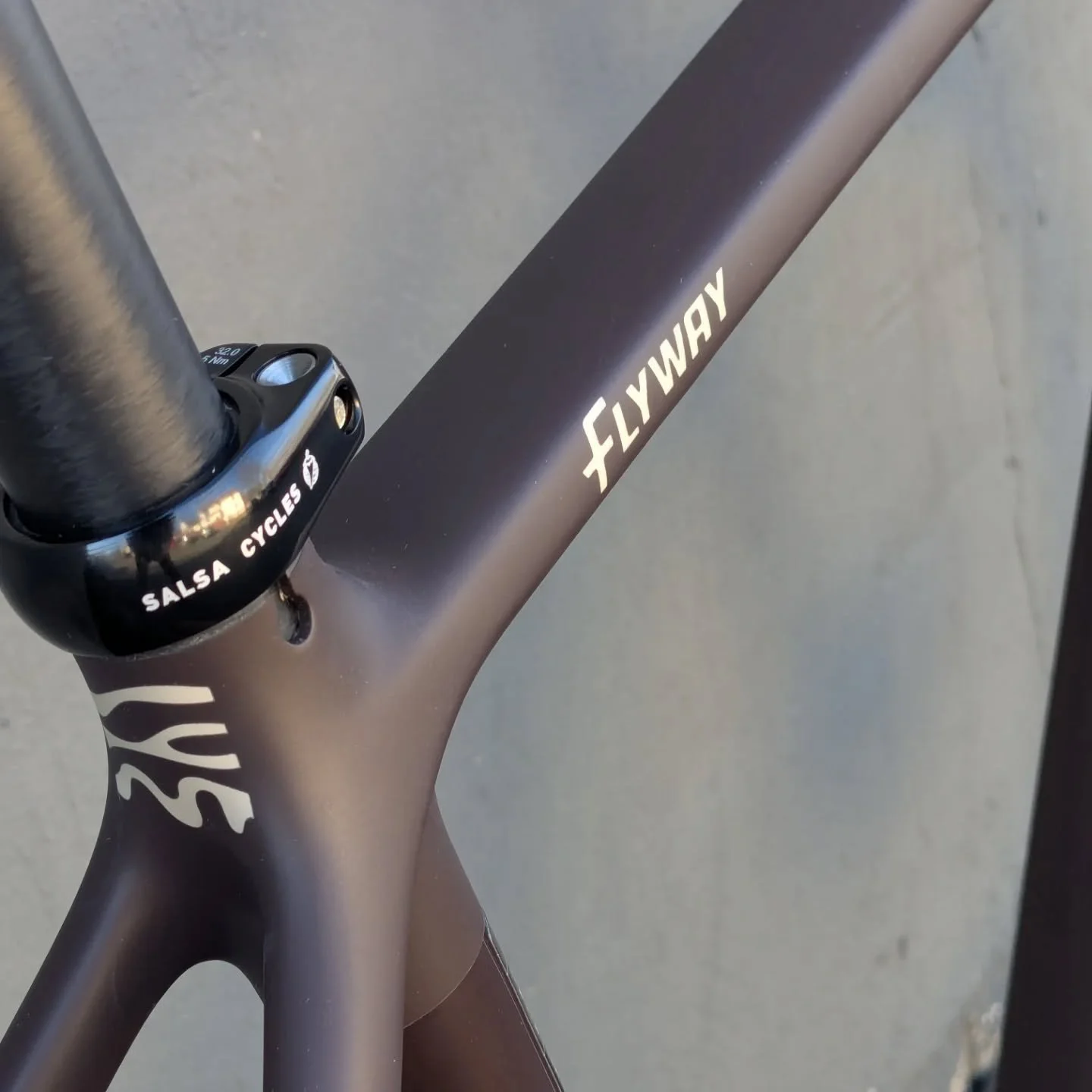 It's the season for new bike releases and the crew over @salsacycles is not disappointing.
Introducing the all new Flyway, the next generation of gravel bike from a company that is known for adventure cycling!
What's new? Pretty much everything. 5 di