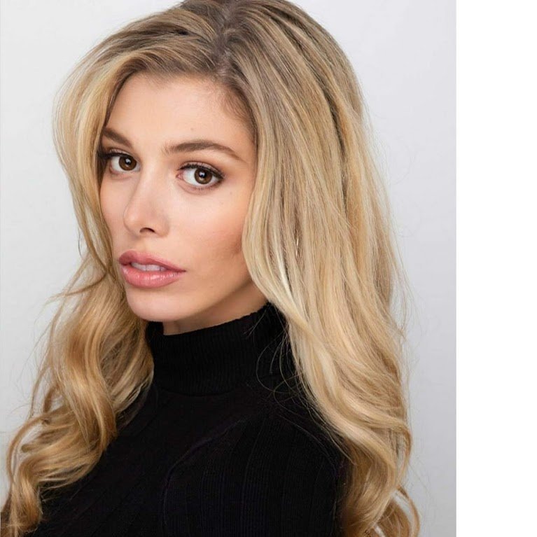 Headshot hair and makeup. Light Makeup with Light curls