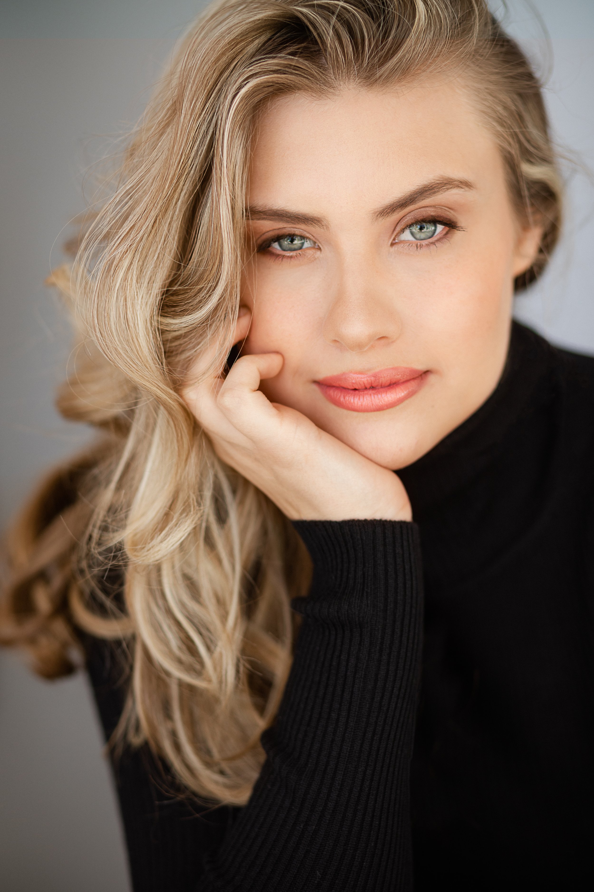 Headshot hair and makeup. Natural makeup with a little added and heavy curls.