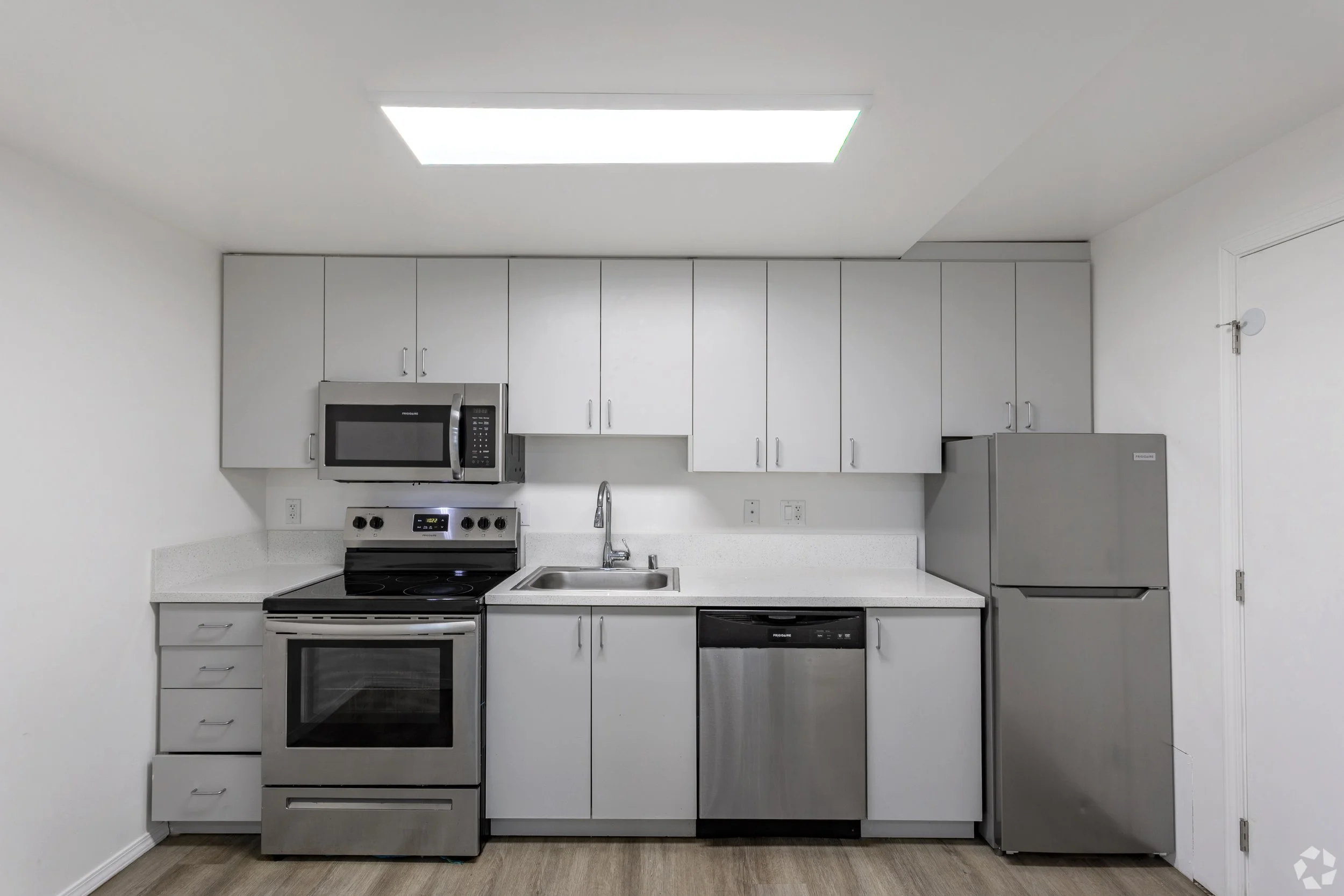 1BR, 1BA - 750SF - Kitchen.jpg