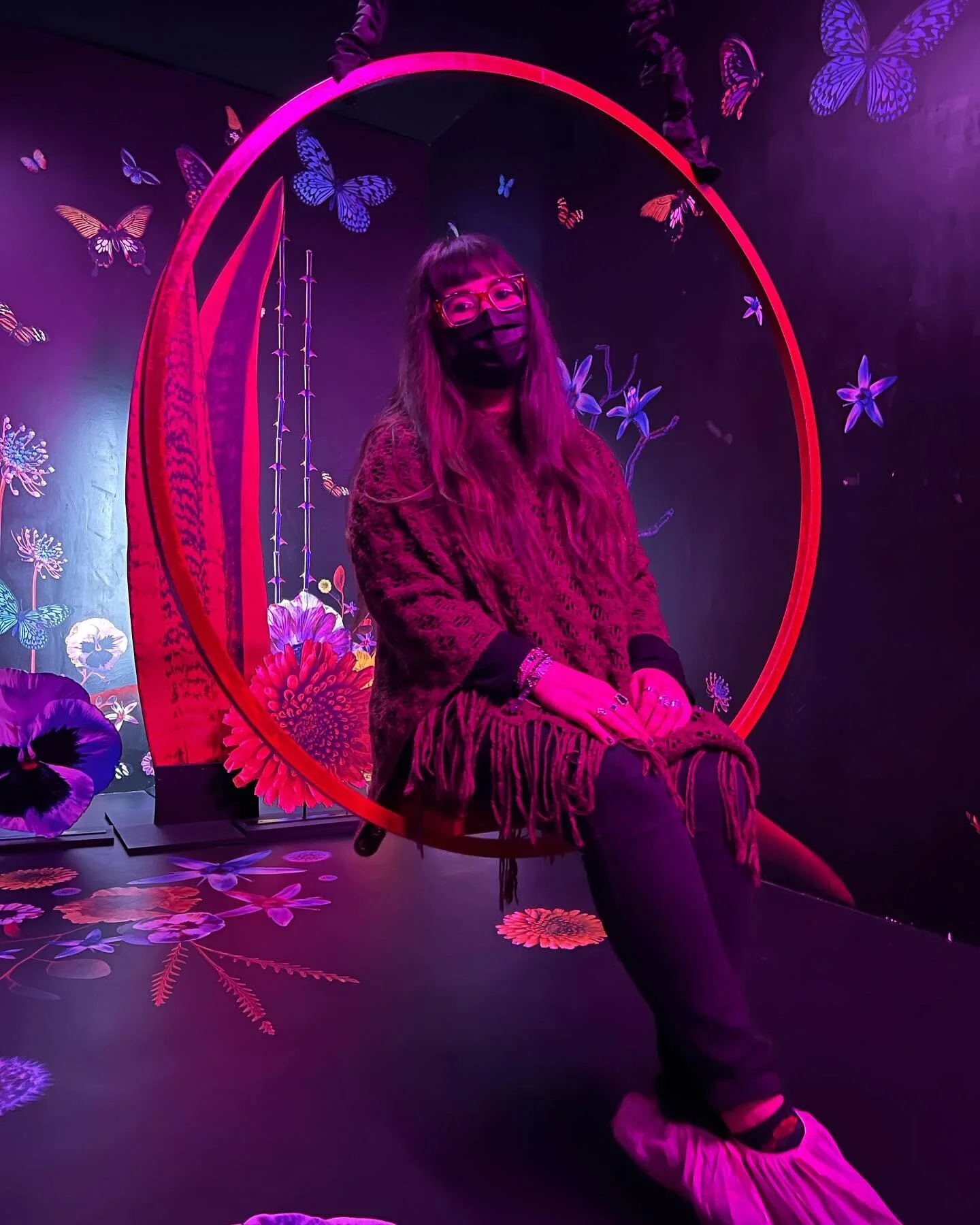 and the lights out never had this bright a glow 💜💙✨

#happy2years #2yearanniversary #thanksamillion #2yearslater #2yearsafter #beforeandafter #throwback #memories #losangeles #california #flutterexperience #nickjonas #grateful #thankful #blessed