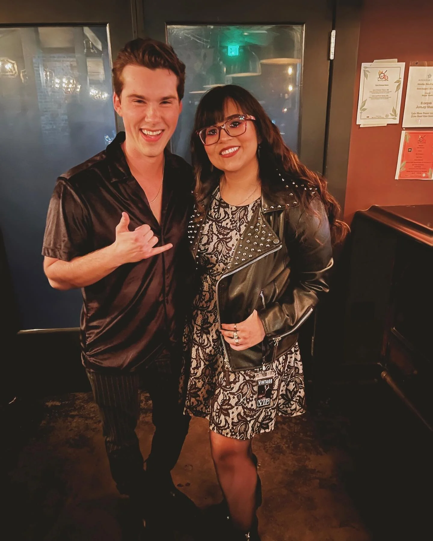 I&rsquo;m talking to a memory 🎶
#throwback to @jeremyshada&rsquo;s #VintageTour 
@carolynnshada y&rsquo;all come back and play another show in #LosAngeles ASAP por favor 😭

#monday #memories