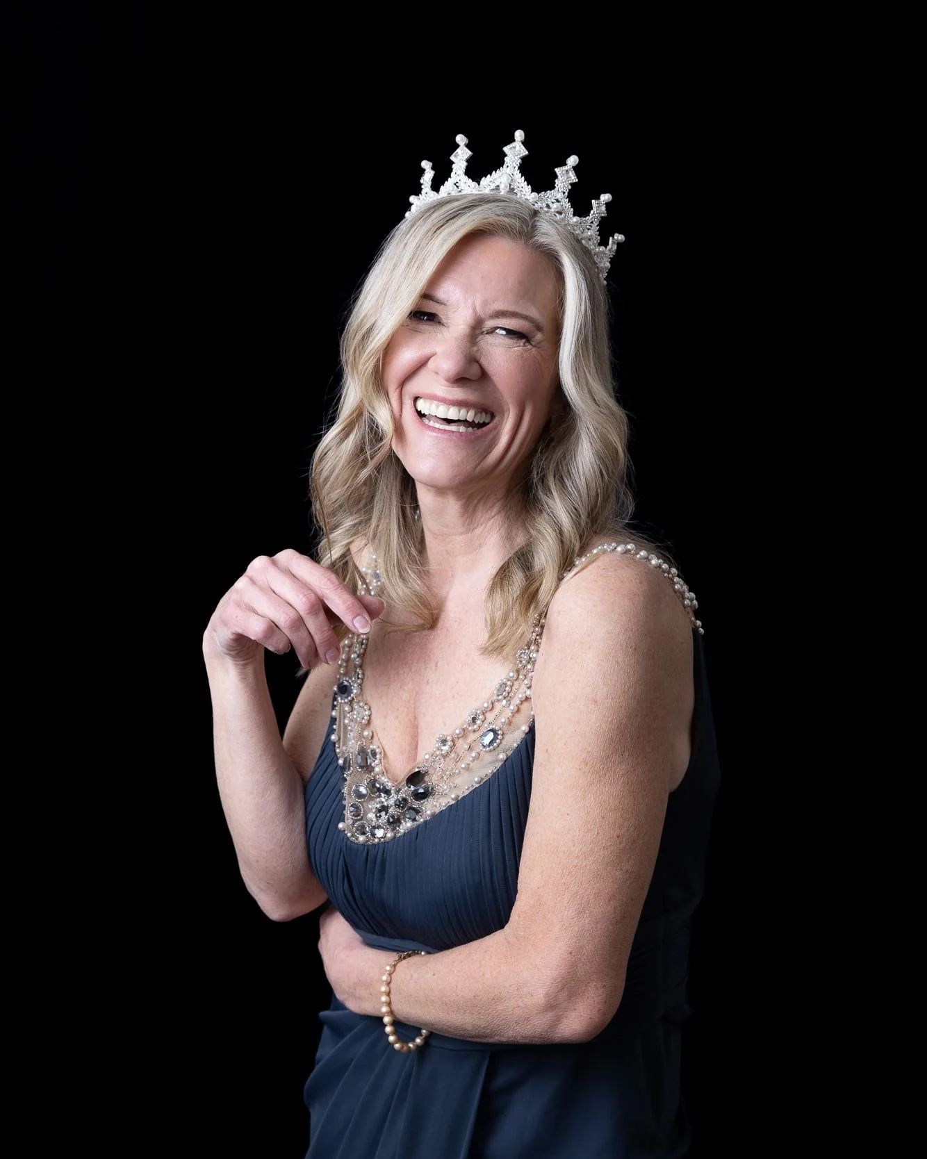 ✨ Beauty &amp; Headshot Session &mdash; A Crown-Worthy Experience ✨

I recently had the joy of welcoming another incredible woman into my studio for a beauty and headshot portrait session&mdash;and it was such a fun, uplifting experience from start t