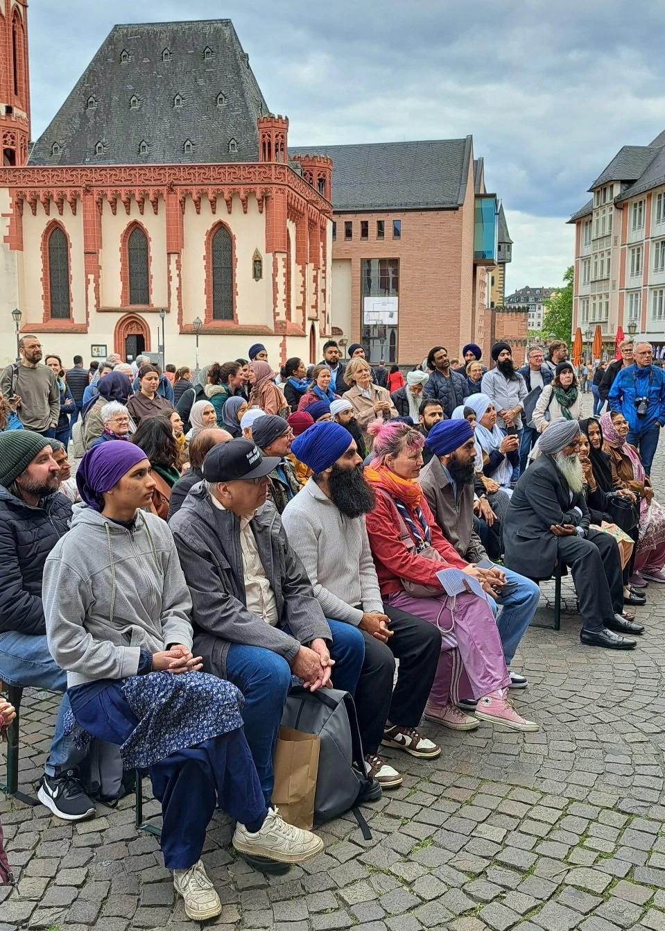 Multi-religious gathering in Frankfurt: Religious representatives unite for respect, solidarity, and peace