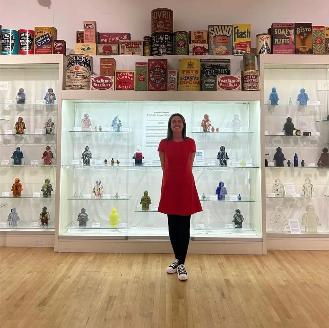 Just wanted to say a huge thank you to the awesome @hannahgibsonglass for letting us share the private view of her new exhibition at the fantastic @museumofbrands.
Was absolutely lovely to finally see this collection as a whole in all its glass glori