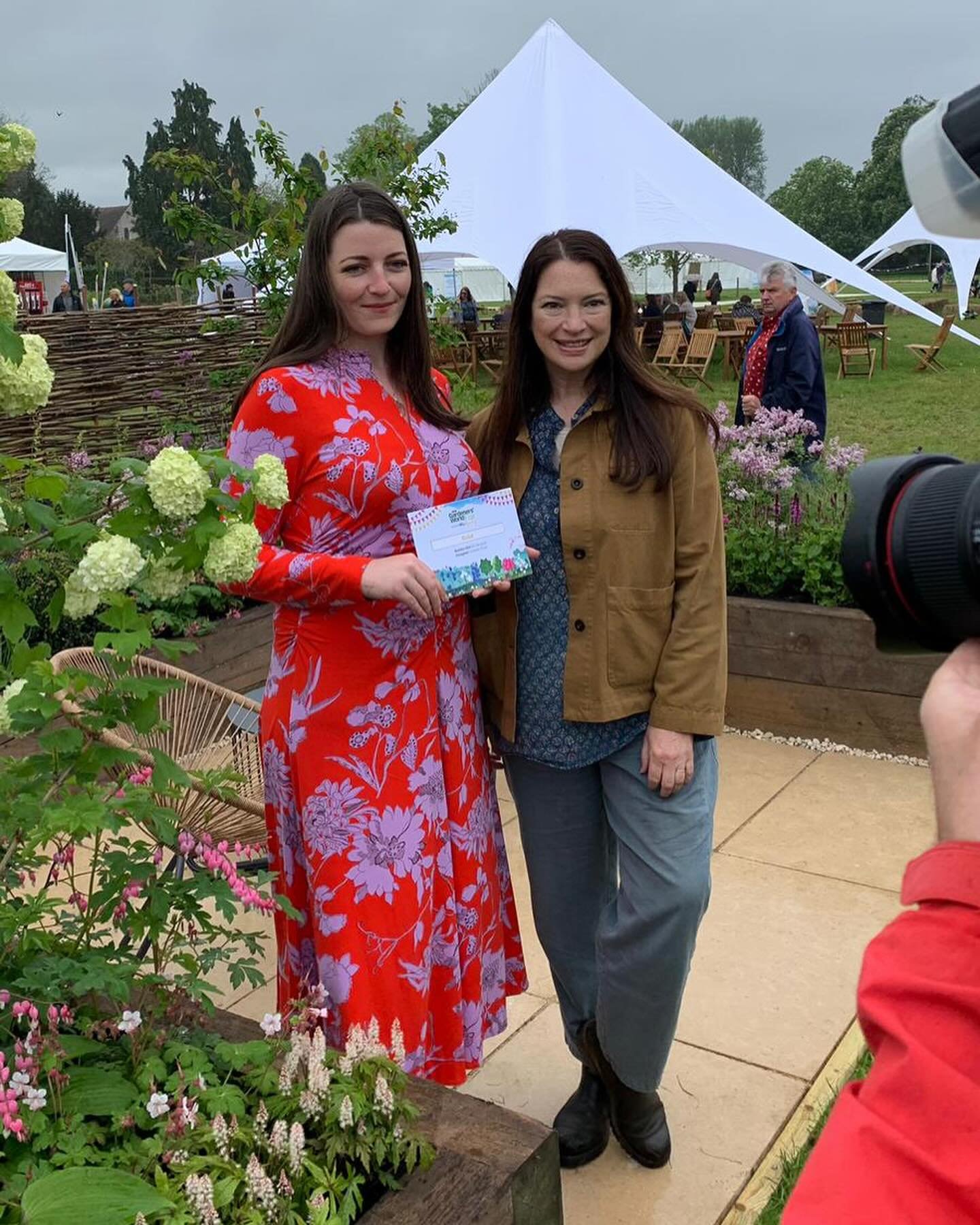 The lovely @racheldethame from Gardener&rsquo;s World visited &lsquo;In the Pink&rsquo; this morning. What a brilliant way to finish the amazing experience that has been @bbcgwfair 

#beautifulborder #plantingdesign #goldaward #goldmedal #awardwinnin