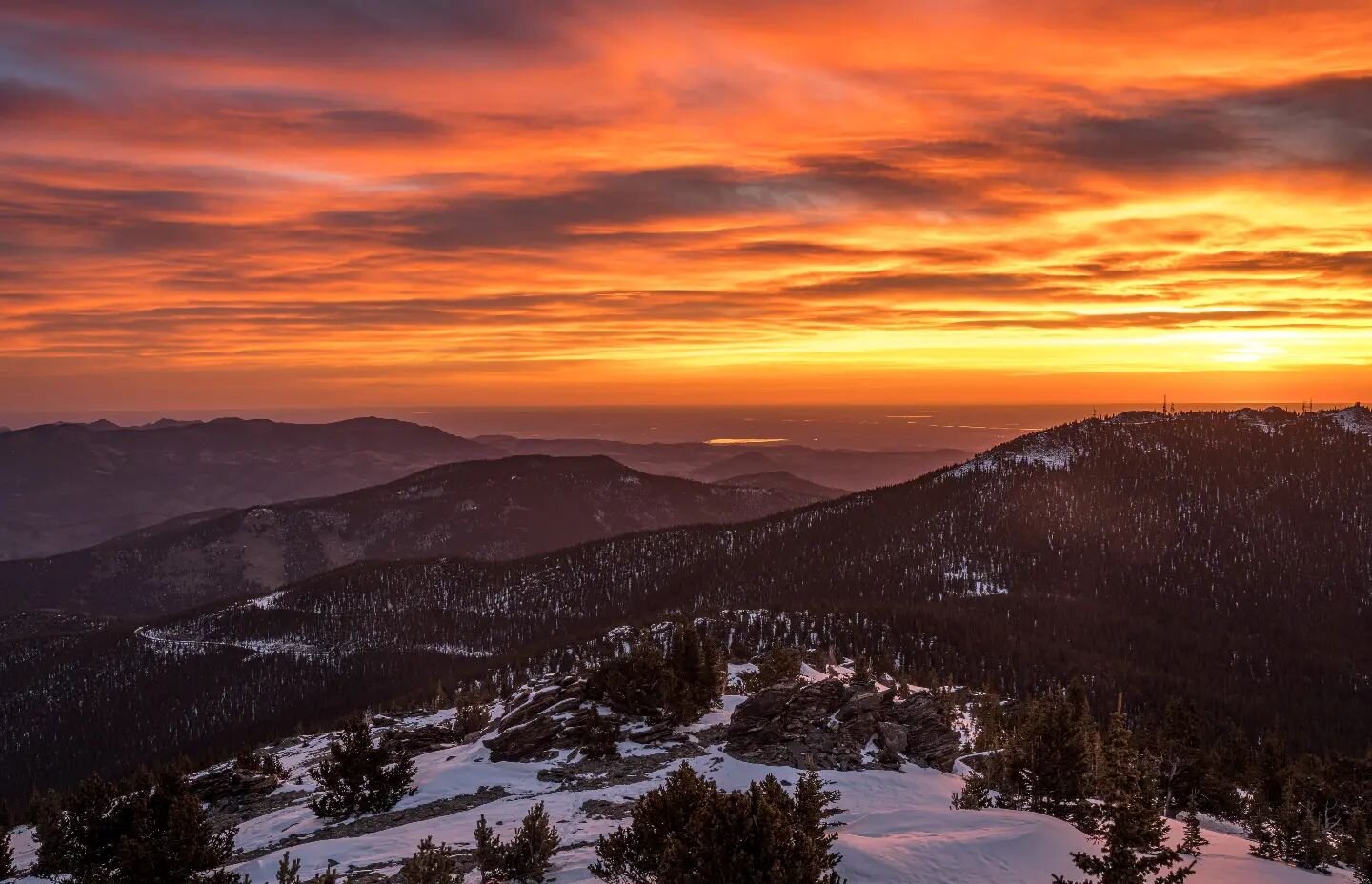 Sunrise looking toward the front range from Chief mountain

*

*

* 

#rockymountains #leavenotrace #sonyphotography  #withmytamron #visitcolorado #heatonphotography #outtherecolorado #getoutside #getoutdoors #coloradophotographer #coloradophotograph