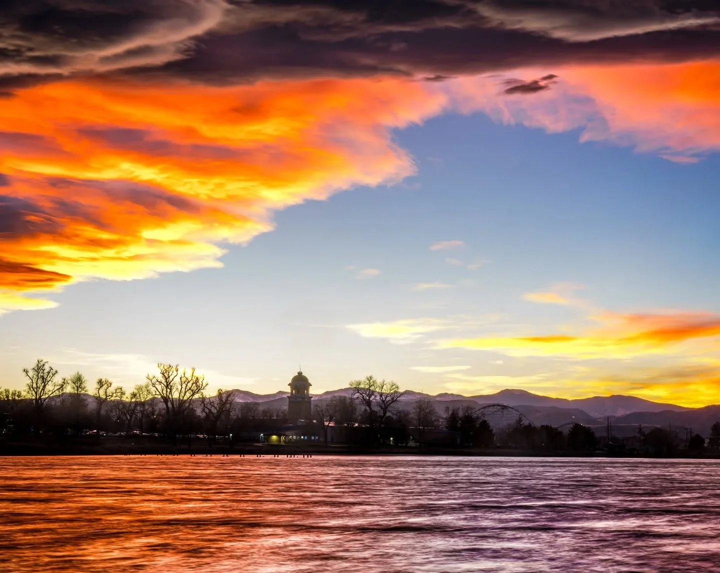 Sunset over Lakeside. We have been getting some really great sunsets with the mountain wave clouds and low sun angle lately!

*

*

*

#coloradosunset #lakesidecolorado #denversunset #coloradophotographer #coexperiences #sunsetmagic #sunsetvibes #sun