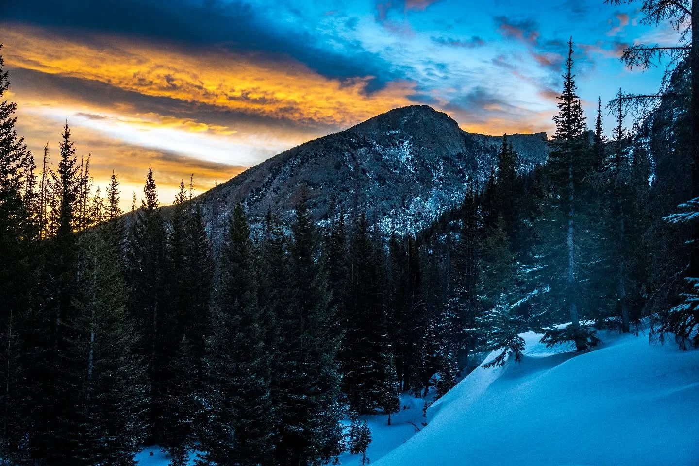 Sunrise lighting up the morning in Rocky Mountain National Park 

#ColoradoMountains 
#rockymountainnationalpark 
#sunrisemagic
