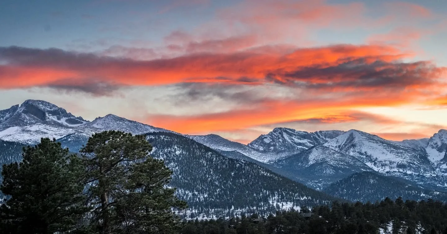 Sunset over the peaks of Rocky Mountain National Park.

#RockyMountainNationalPark #RMNP #EstesPark #ColoradoSunset #goldenhour