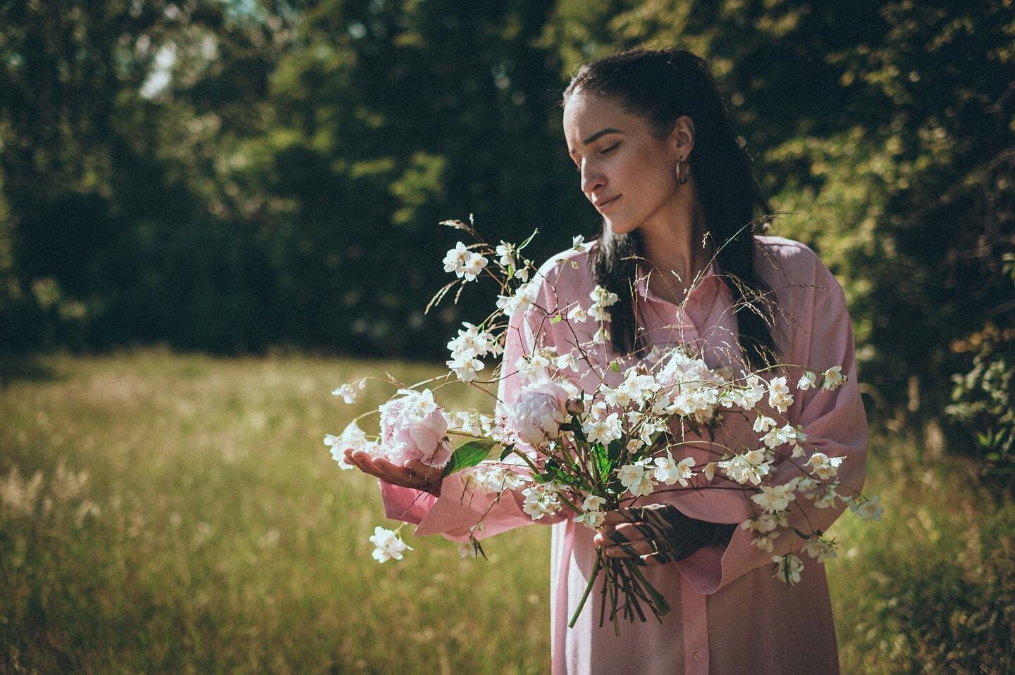 A tak je&scaron;tě jednu od @nezna_pivonka a @adela.kuzelikova 🖤
.
.
#fujifilm #fujifilmcz #fujifoto #fujifotocz #fujifans #kvalitnifotky #fotoskoda #portret #portraitphotography #moodyportrait #petrkuzelik #kuzelikpetr #fotografkarlovyvary #fotogra