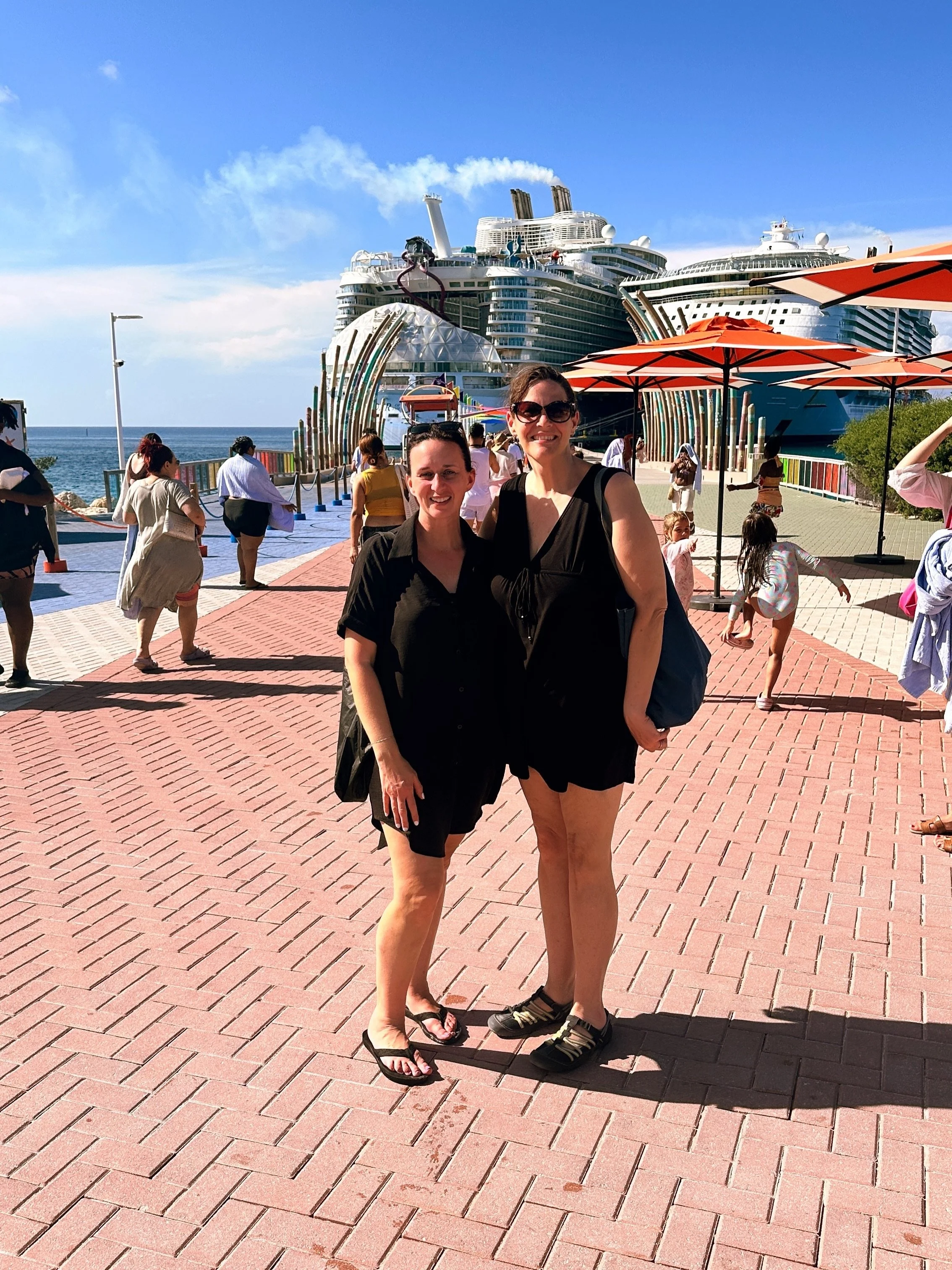 Today was an absolute dream at Royal Caribbean&rsquo;s Perfect Day at CocoCay! ☀️🌴💙 

We spent the day soaking up the sunshine, enjoying the beautiful beaches, and exploring all the incredible gluten-free food options.

One of the highlights was ge