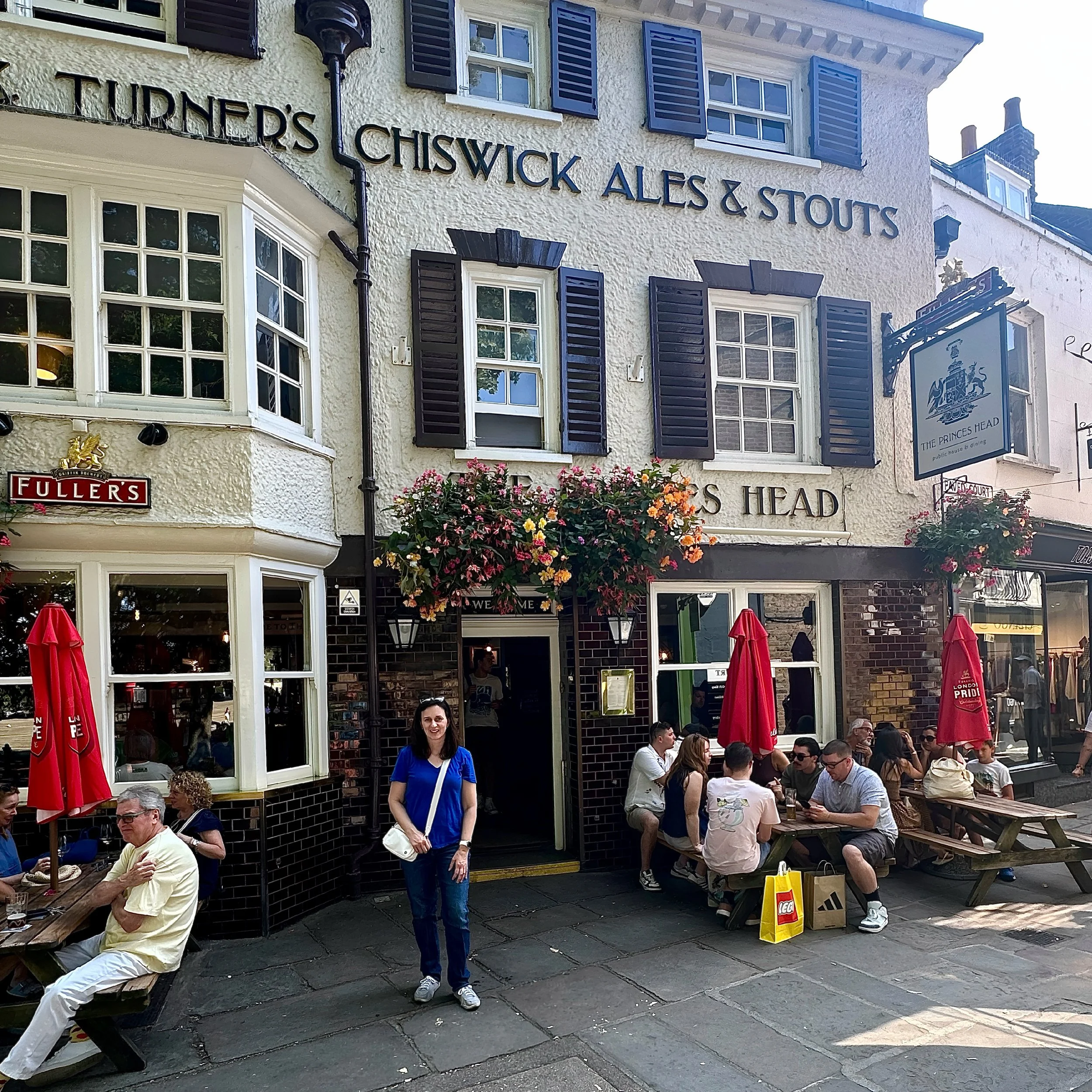 Season 4 of Ted Lasso drops tomorrow!!! I had to throw it back to one of my favorite Ted Lasso spots - especially since it includes a gluten-free review! ⚽️💙

Last summer, when I was in London, I visited The Prince&rsquo;s Head in Richmond, the pub 