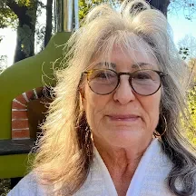 Christine decided to join my group program because ALL of her clothes were too tight and she didn't want to buy more in a bigger size. She lost 7 lbs. in 5 weeks!