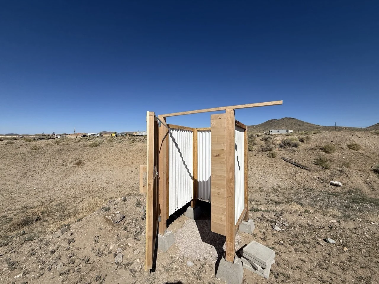 outdoor shower.jpg