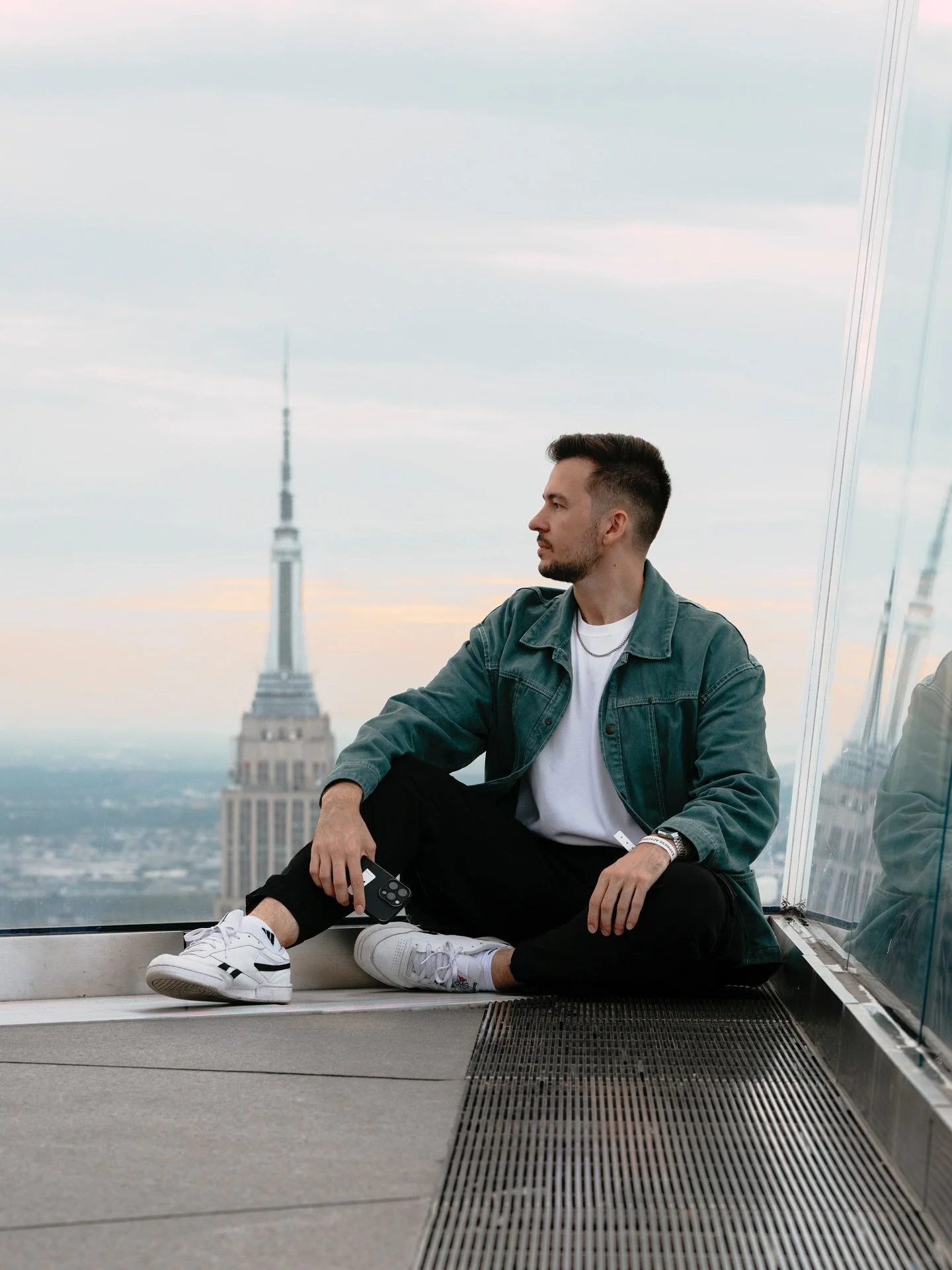 New York City teaches you that not everything goes to plan, but everything goes somewhere. 👌🏼 Miss one chance, and you&rsquo;ll find ten more in the same day. That&rsquo;s the beauty of never standing still. ✨

📍The Edge @edgenyc 
📌 Hudson Yards,