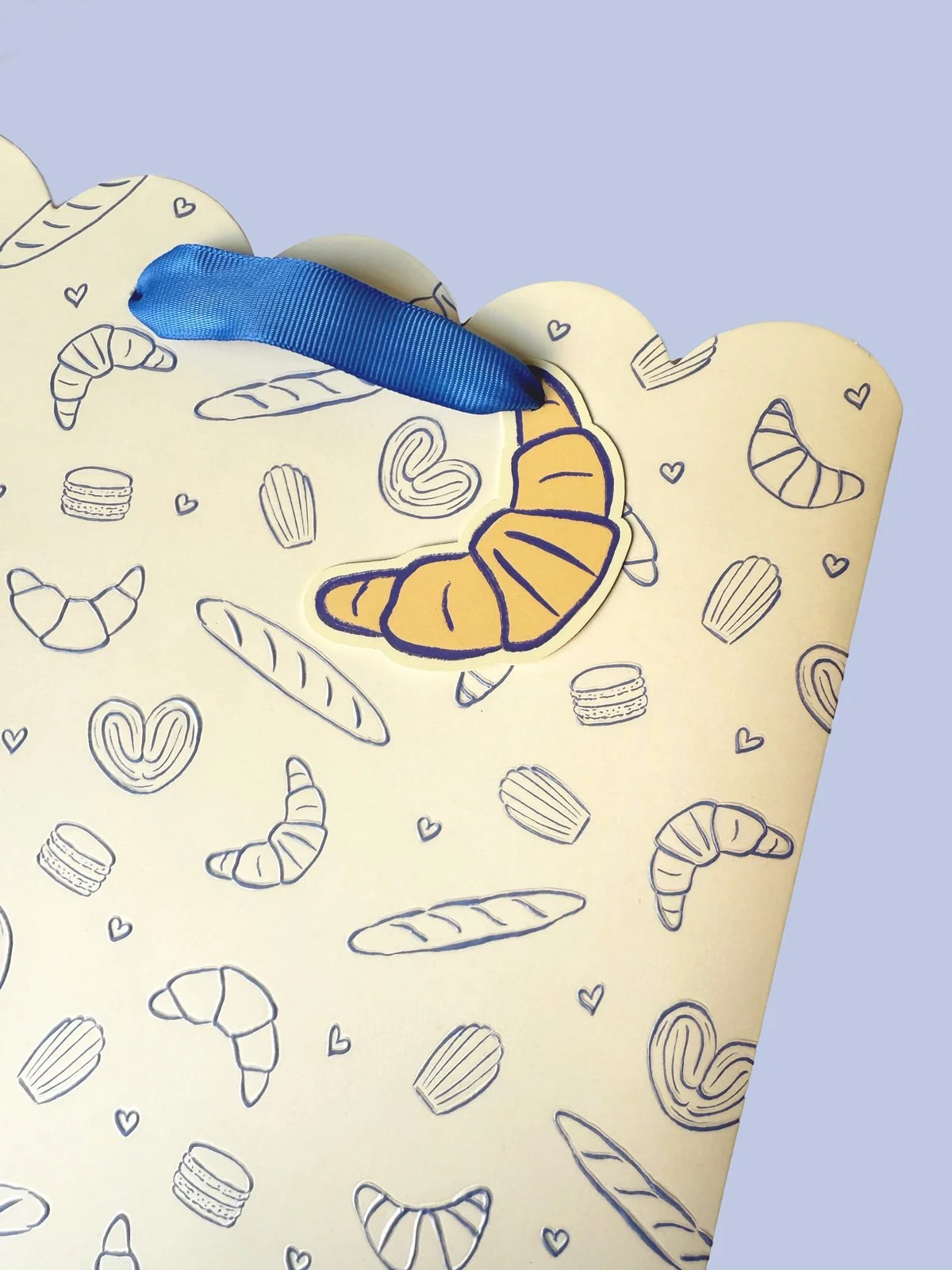 Gift-Bag-Boulangerie-Croissants-Baguette-pasteries-hearts-Close-up.jpg