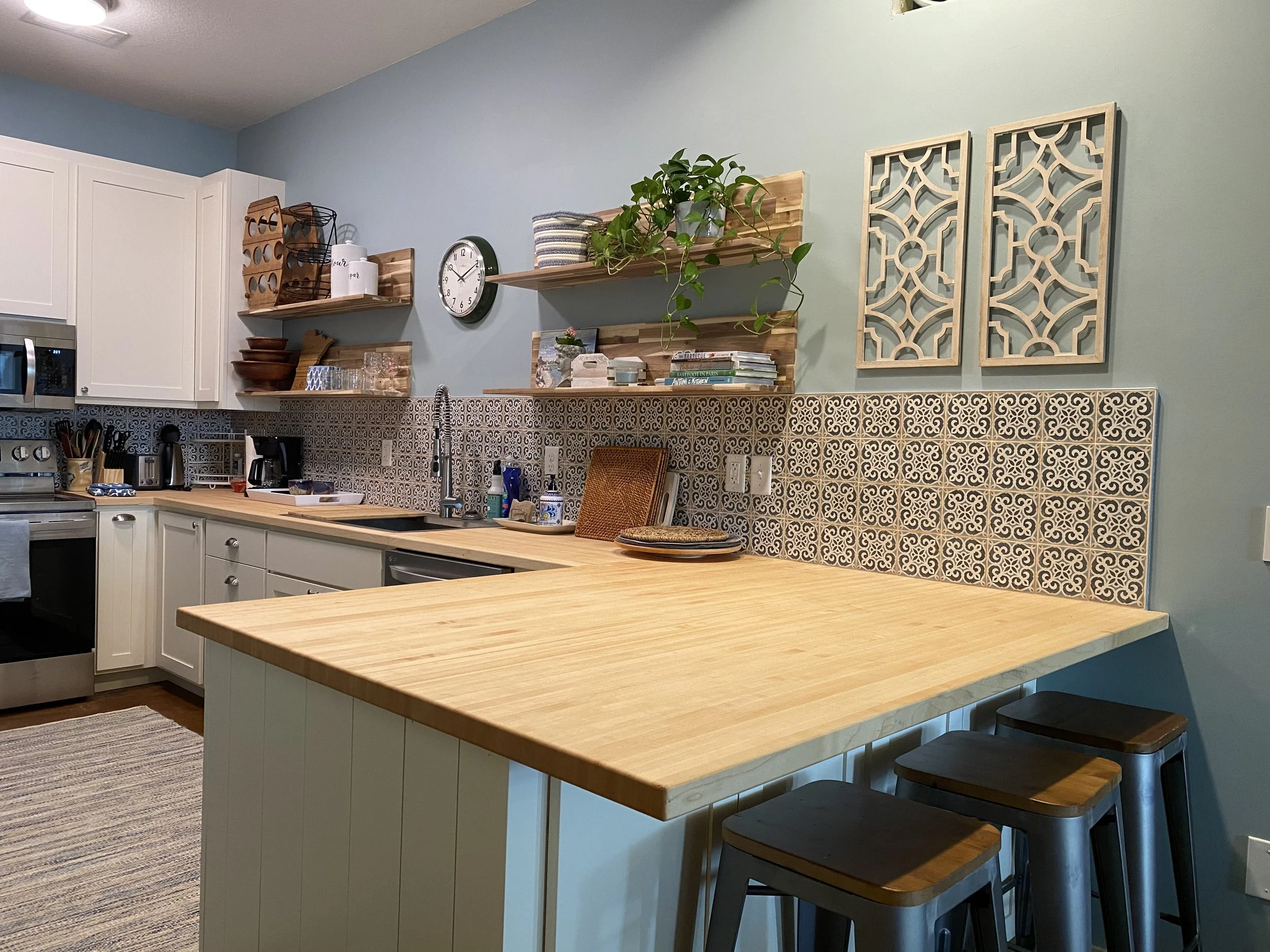 Unit 1, Kitchen Peninsula.jpg
