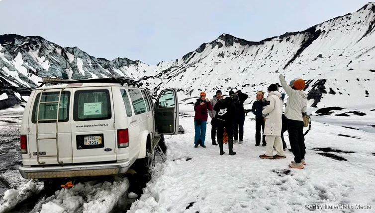 ISLANDS: This Airline Stopover Program Lets You Explore Volcanoes And Lagoons Without Booking An Extra Flight