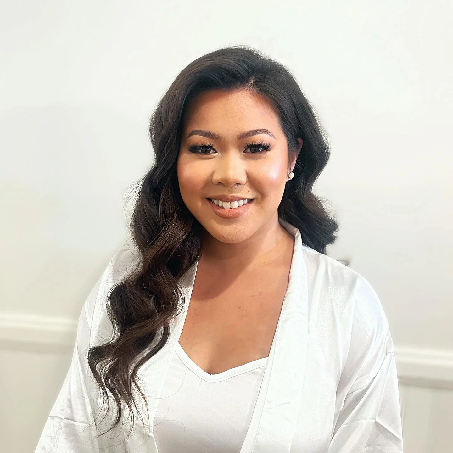 SOFT GLAMOUR WAVES ✨
This look was made possible with a set of 21in clip in extensions. 
Want full luscious hair for your wedding day, but don’t want to commit or spend money on extensions you won’t wear again… YOU RENT THEM🤍