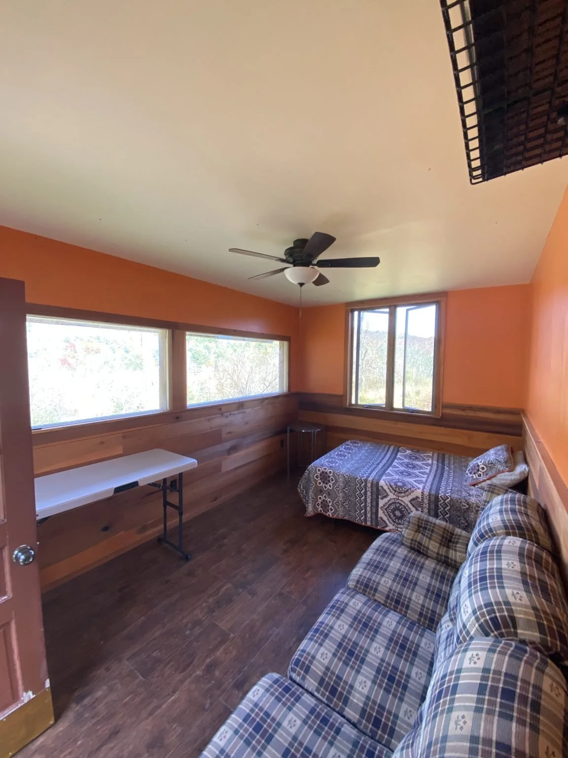 Cabin 2.jpg