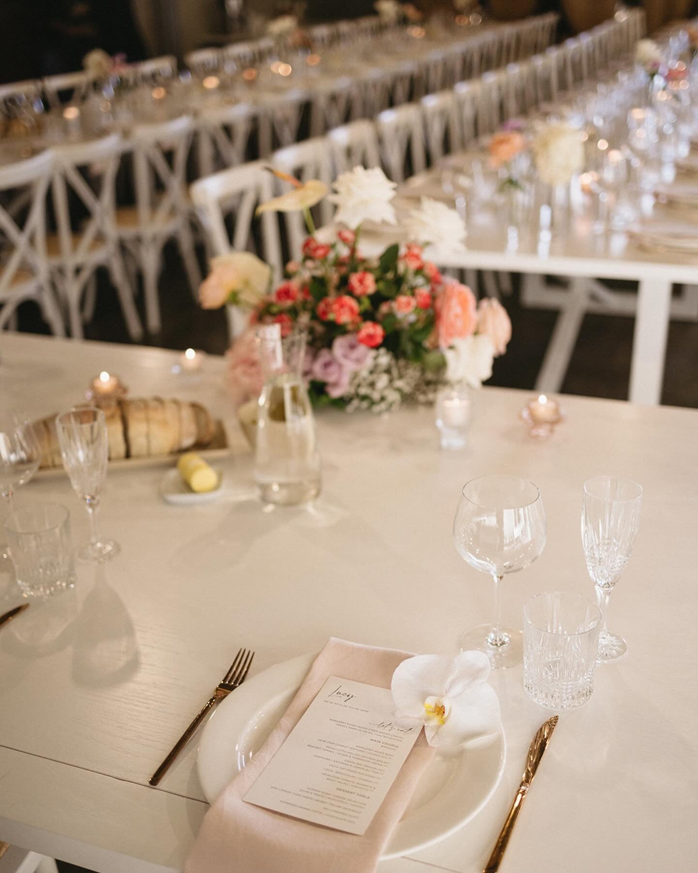 Our White Timber Tables at 1.2m wide are a perfect size for fabulous feasts and florals!
LUCY + BEN chose to table style with Copper flatware, Ascot white china, Bohemia Crystal and soft pink linens with beautiful blooms @scentiment_flowers 👌