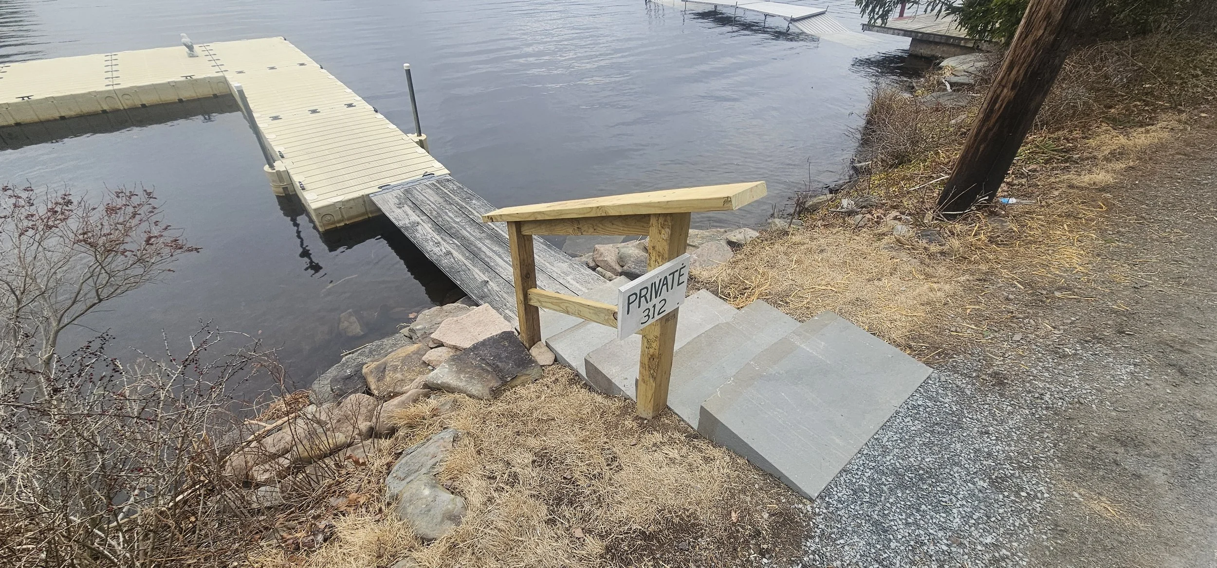 Bluestone Step, Lake access
