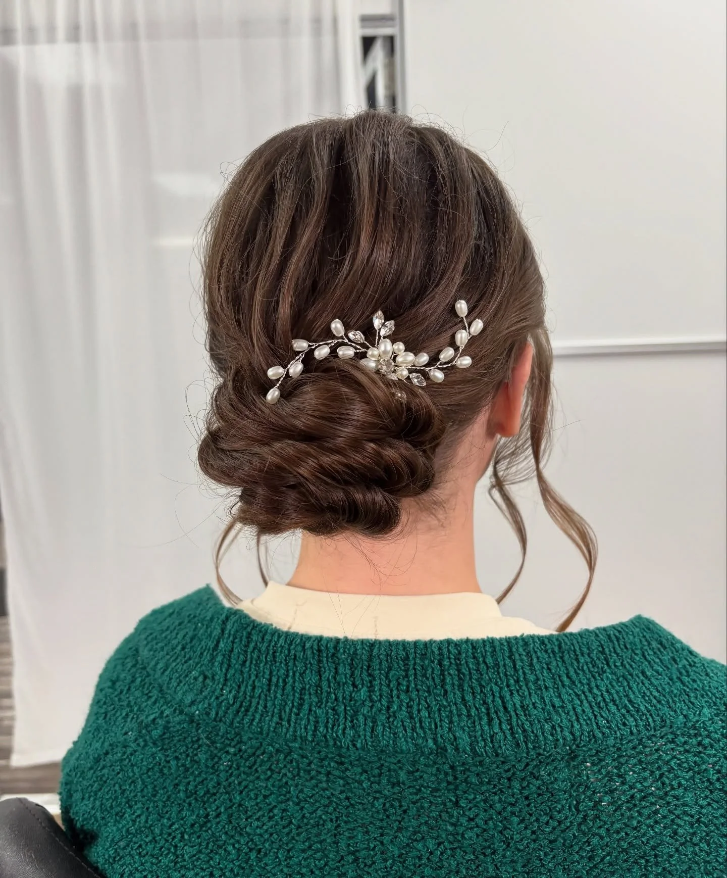 the low bun of your dreams 🤎🌙

Like texture but more defined? this could be the style for you➡️ 

Want to reserve your 2026 bridal date for hair and makeup? Kdarlingbeauty.com to inquire about your wedding day. Link in bio.

Lansing bridal hairstyl