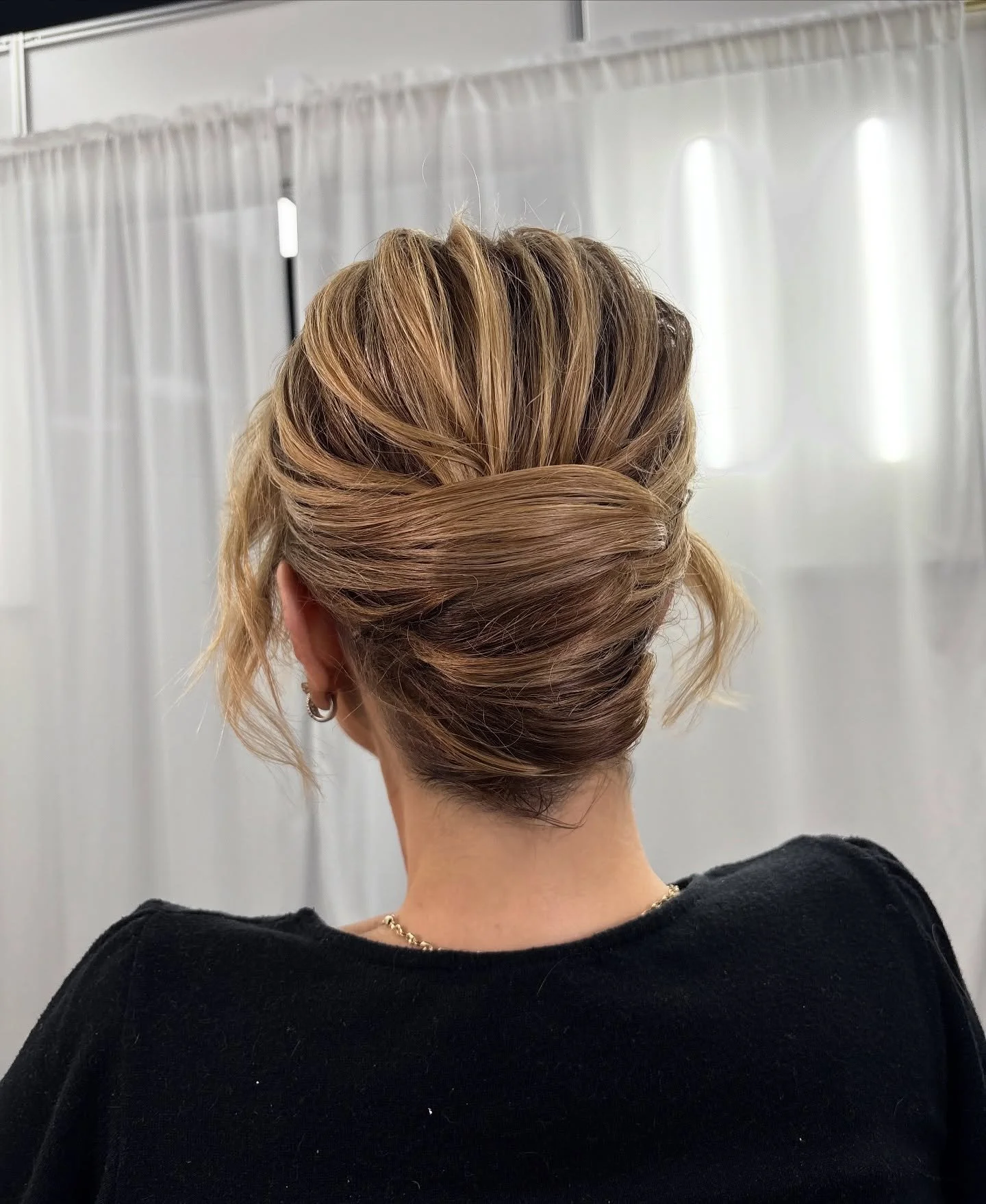 This style is giving elegance at its finest🍾

Book your next specialty hairstyle at kdarlingbeauty.com

#modernfrenchtwist #frenchtwist #texturedupdo #updoandvolume #volumehairstyle 

Michigan updo stylist 
Michigan hairstylist 
Lansing hair 
travel