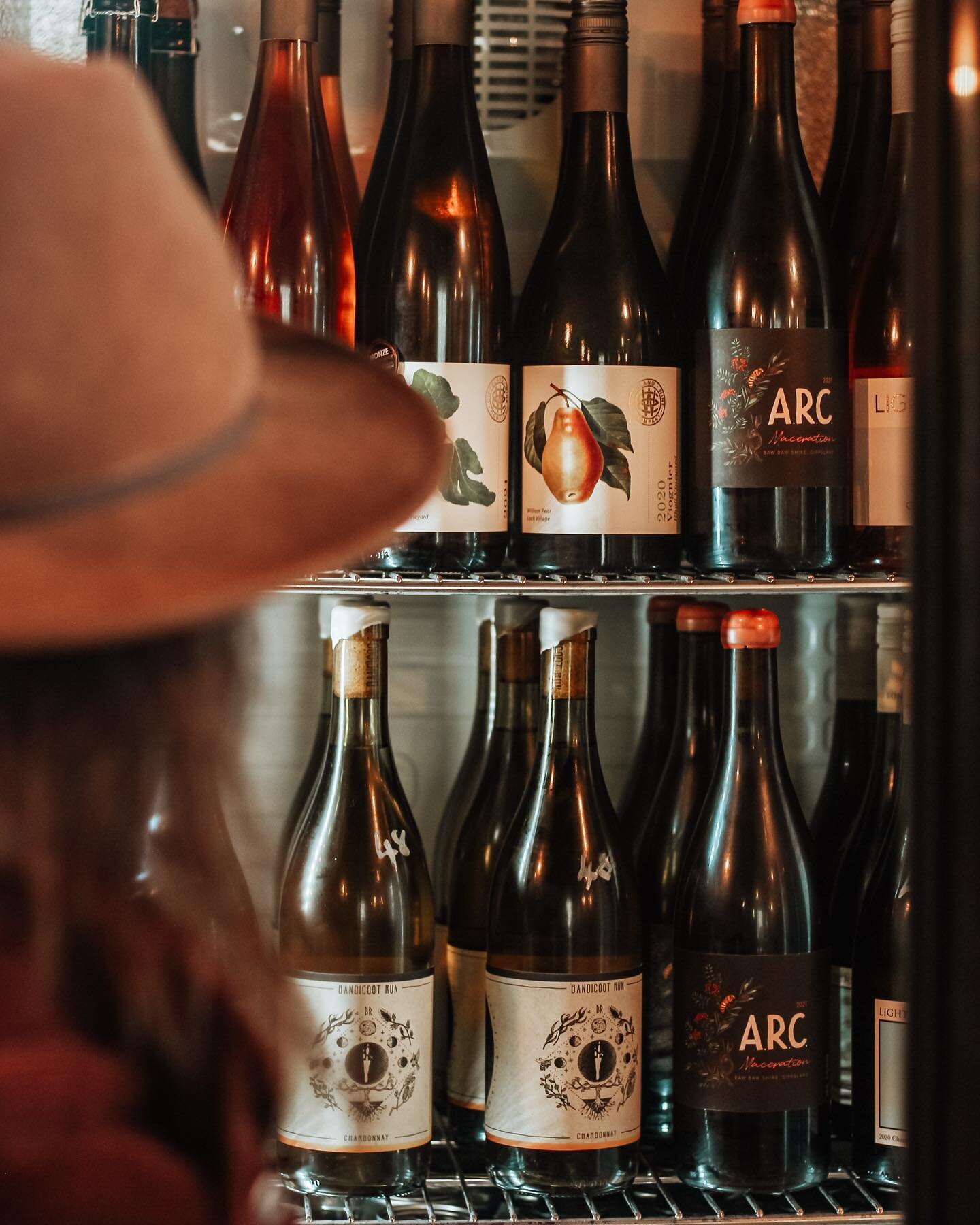 Local wines are our favourite kind. The fridge is fully stocked, so you can be sure to find something to suit your taste this weekend 🍷